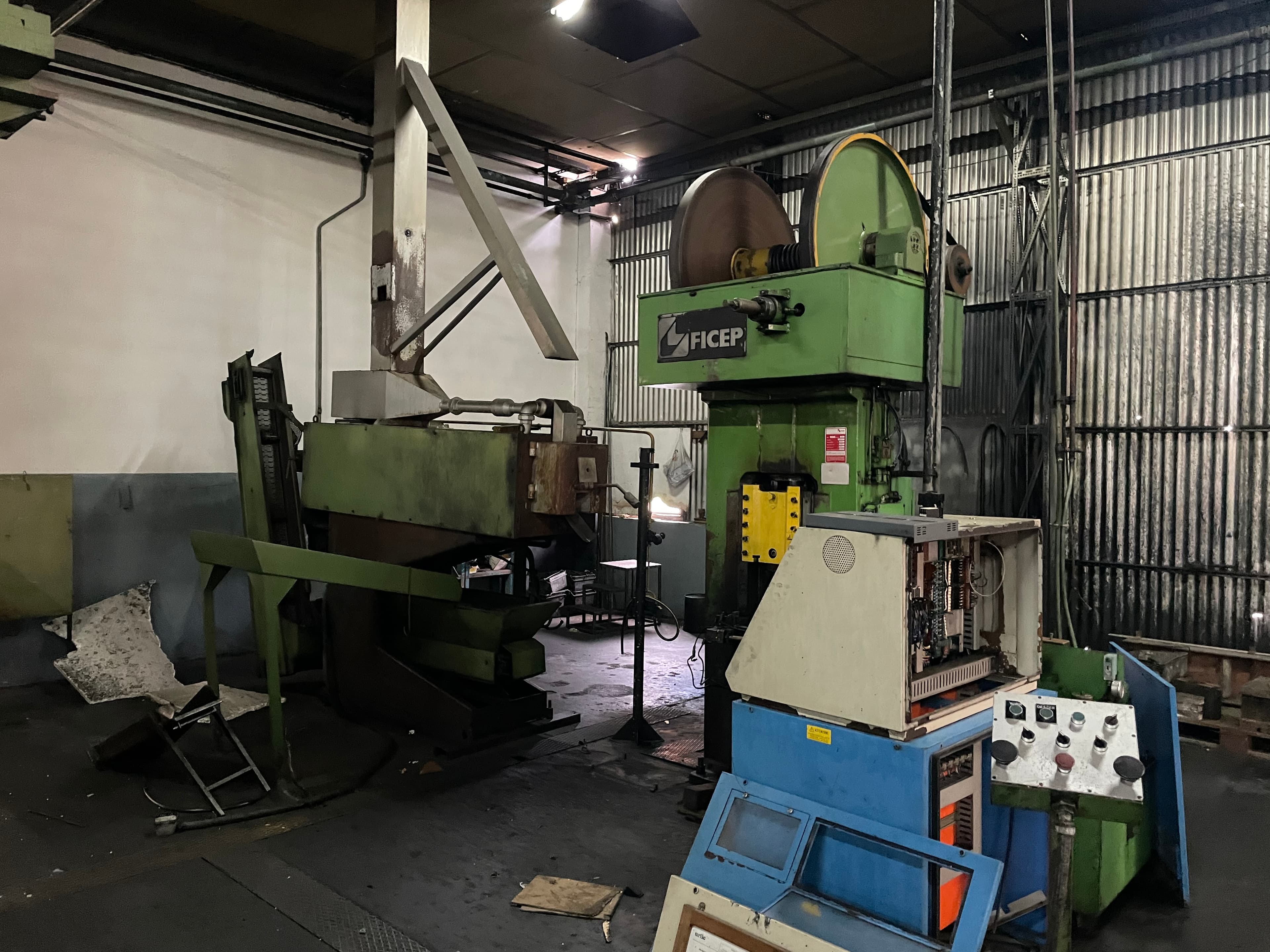 Prensa Ficep PVH · Forno Maestri 2000