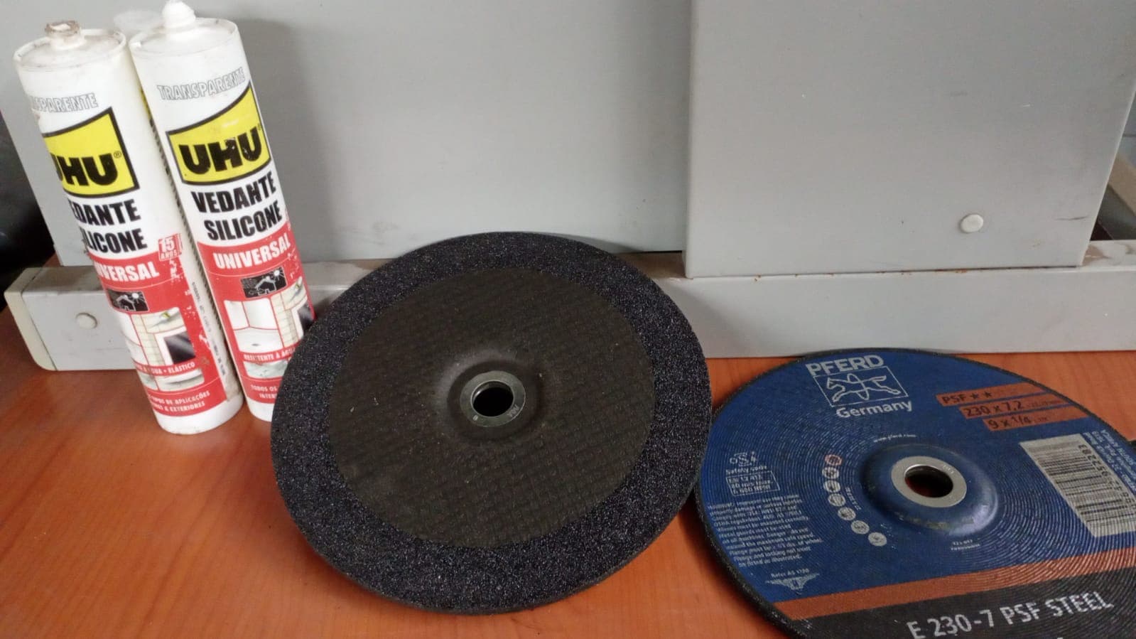 Discos para limar e silicones.