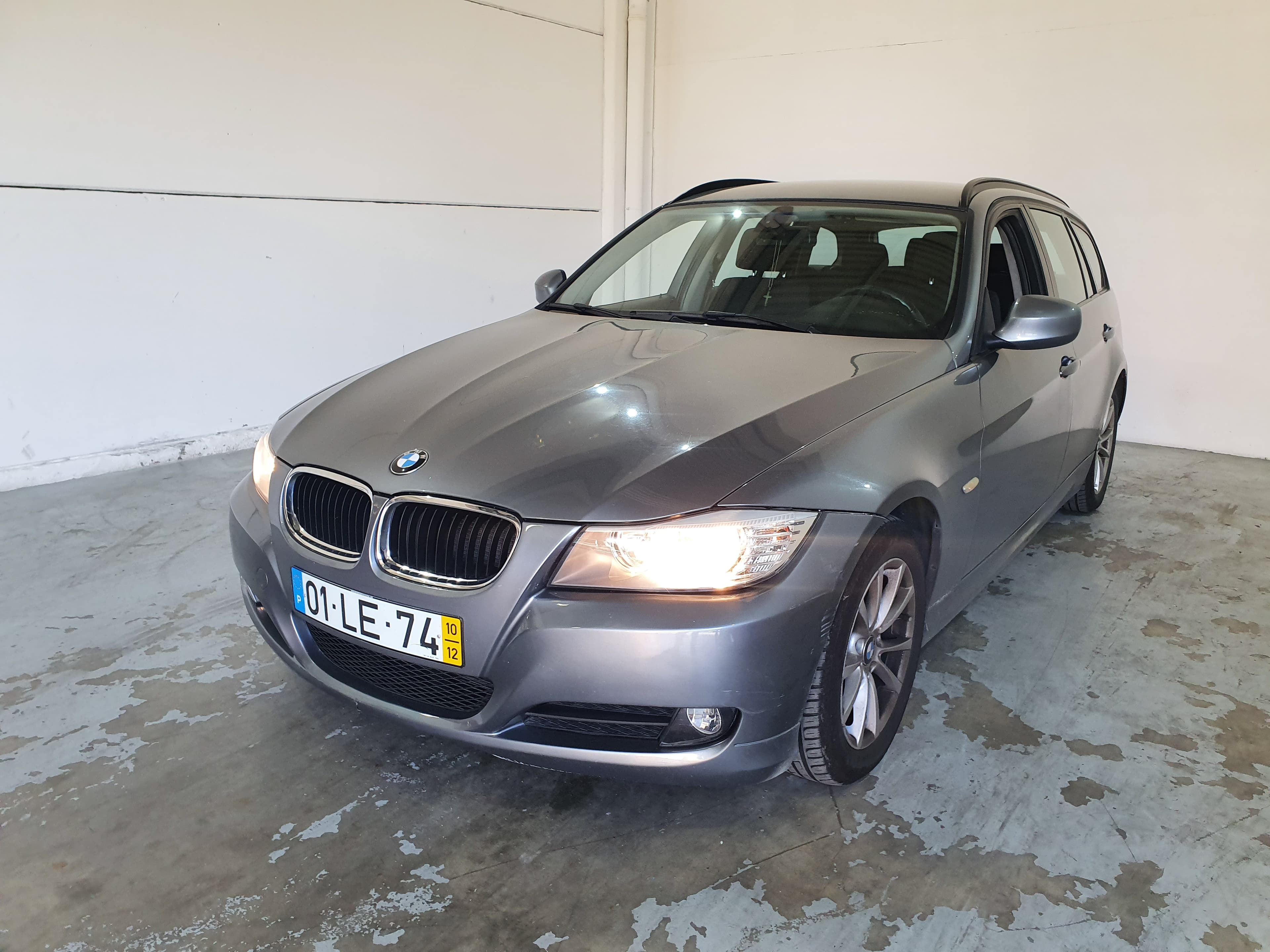 BMW 316D · Ano 2010 01-LE-74