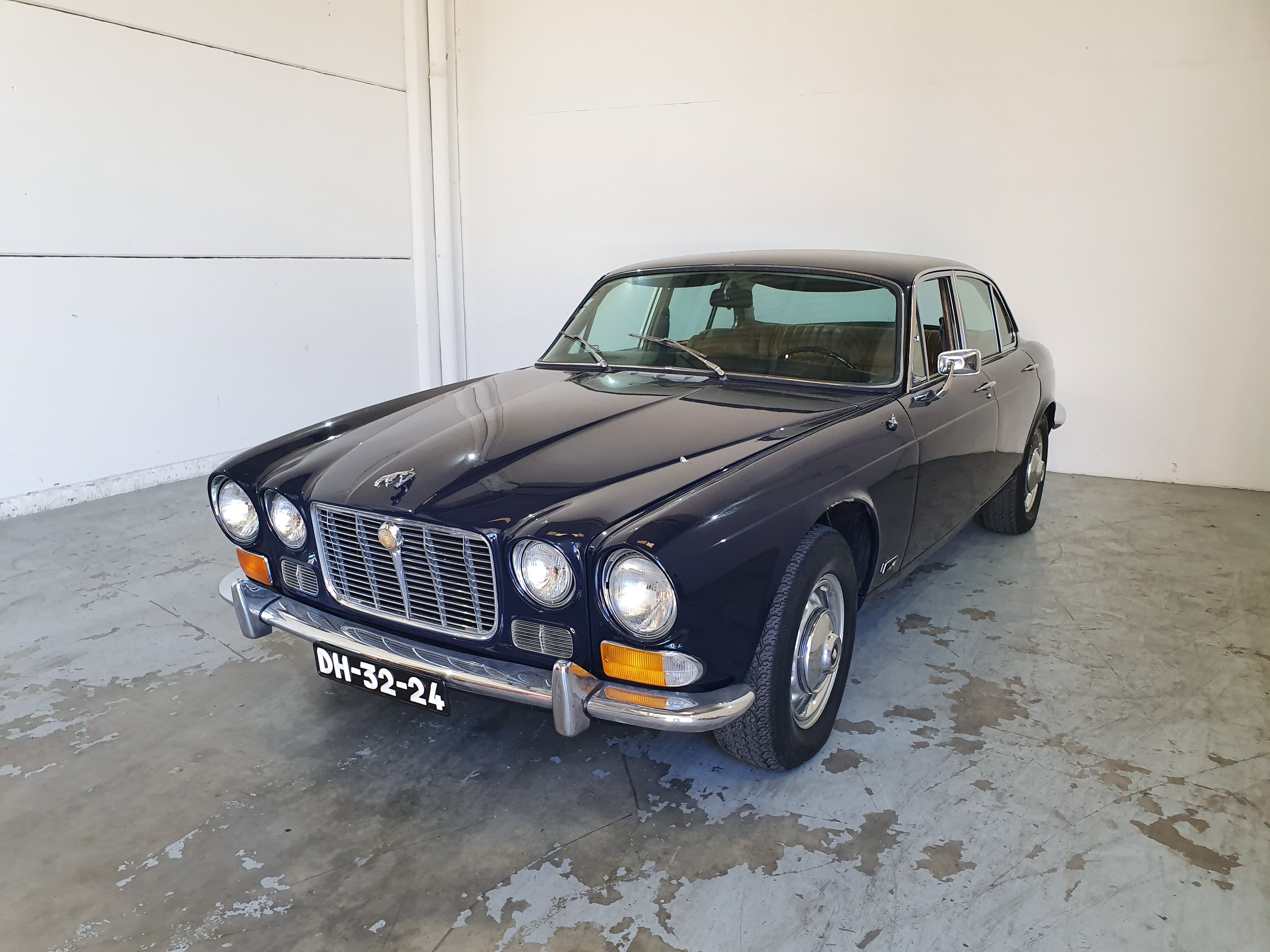 Jaguar XJ6 · Ano 1970  DH-32-24