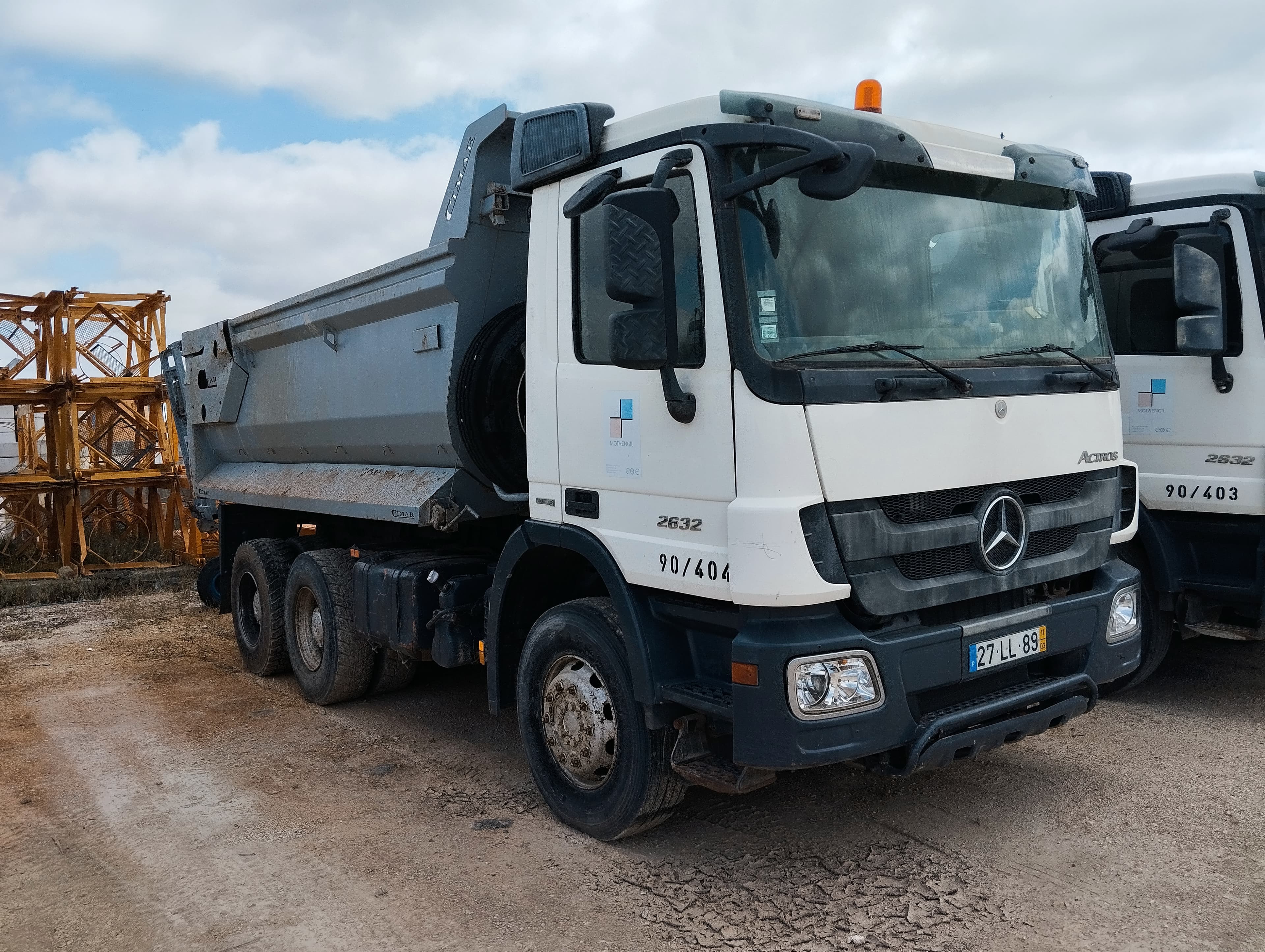 Camião Basculante Tras. 26 T