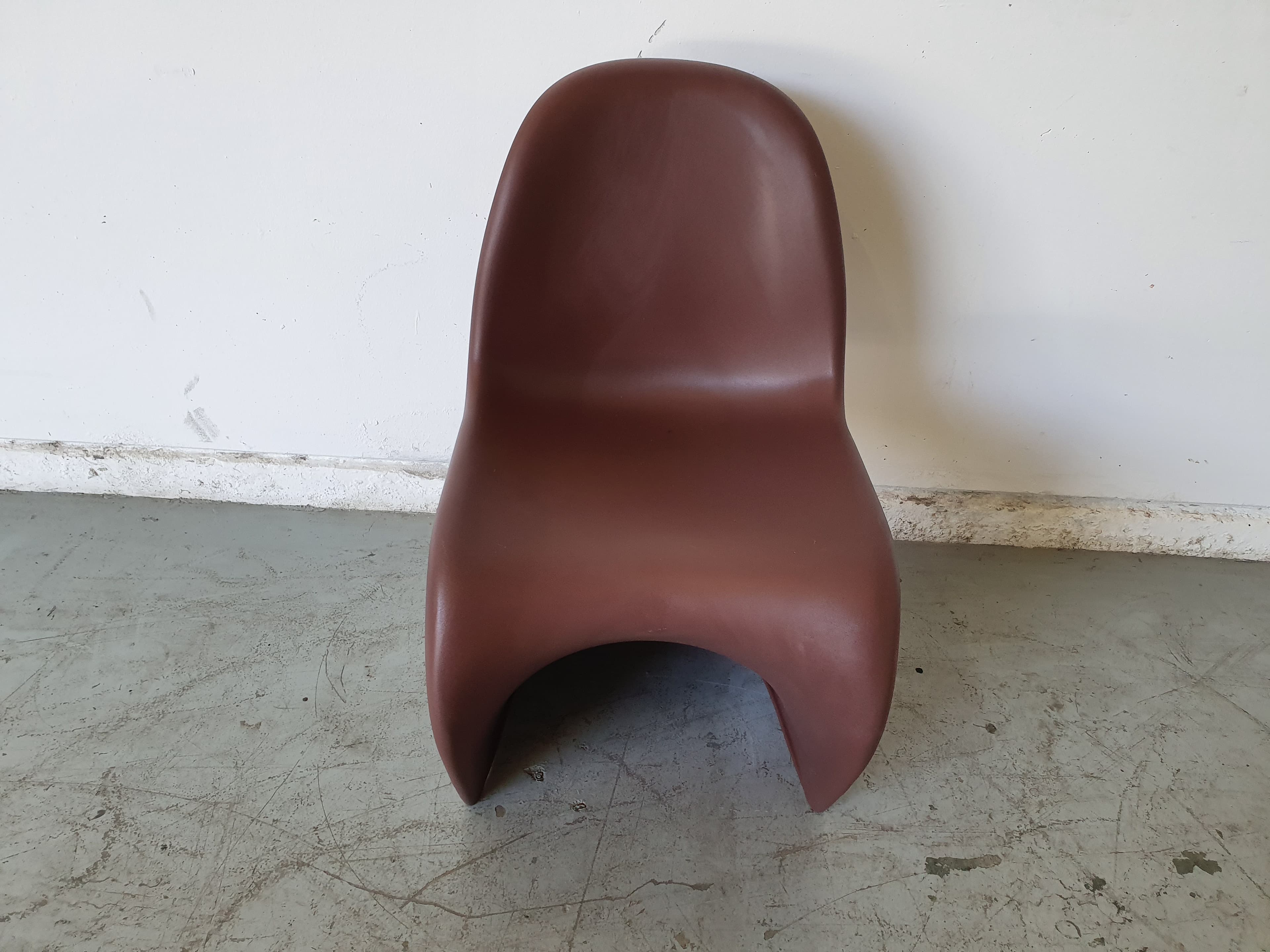 Cadeiras castanhas
