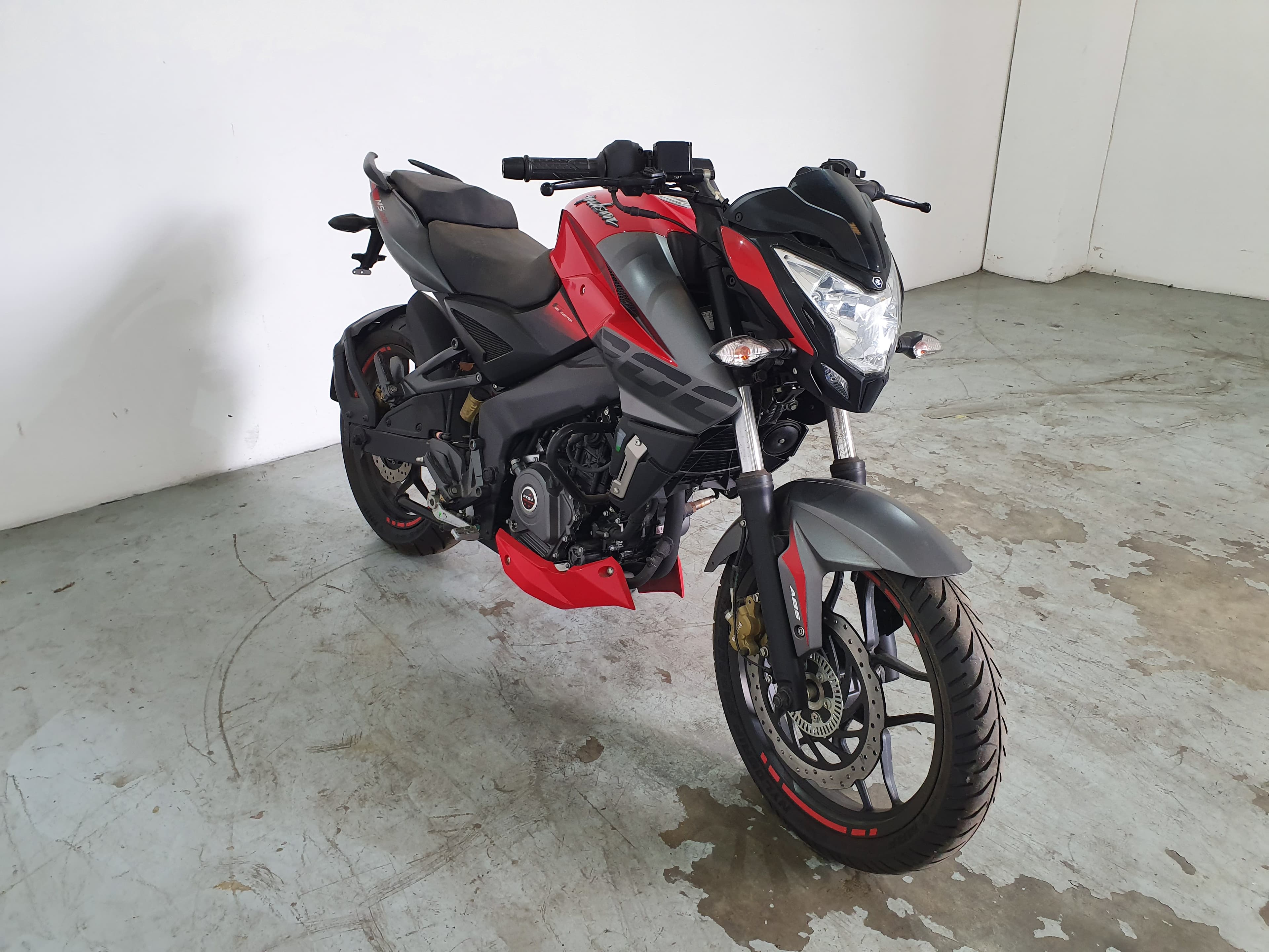 BAJAJ Pulsar NS200