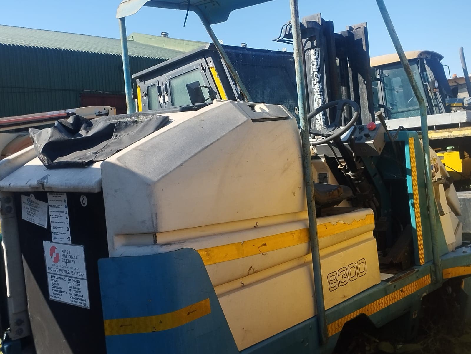 carrinho de limpeza Tennant 8300