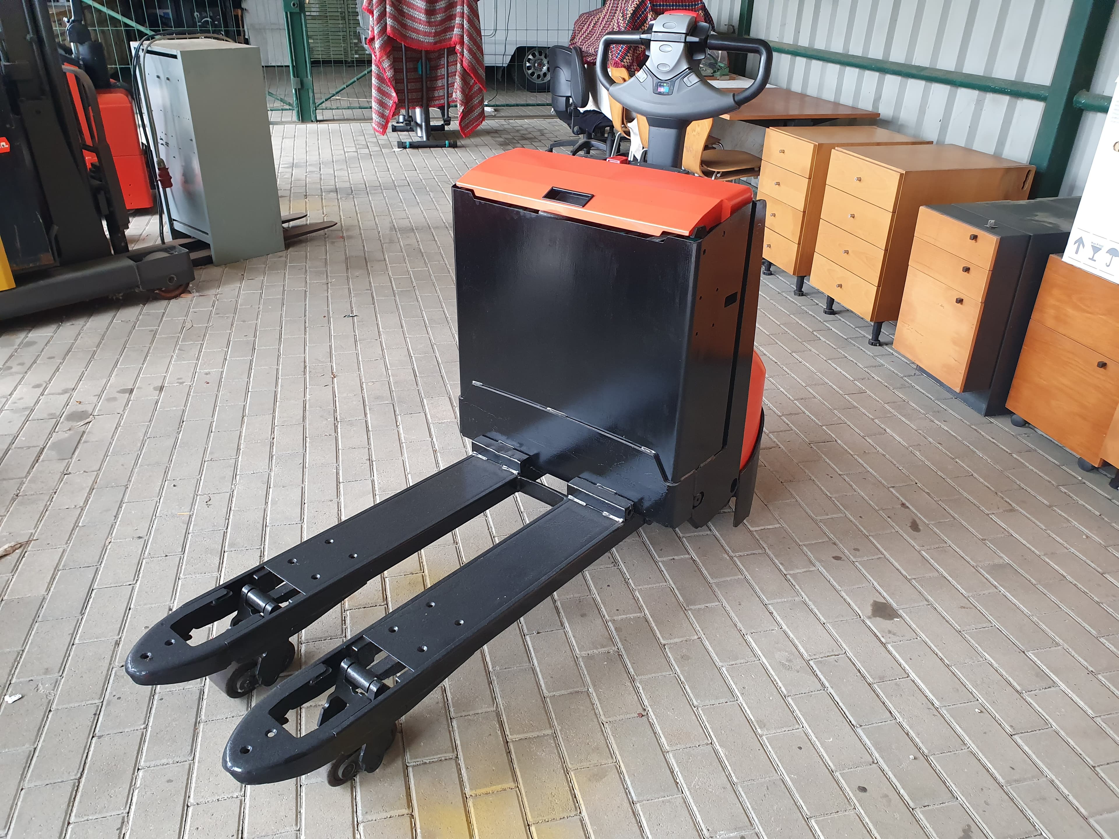 Porta Paletes BT LWE 180