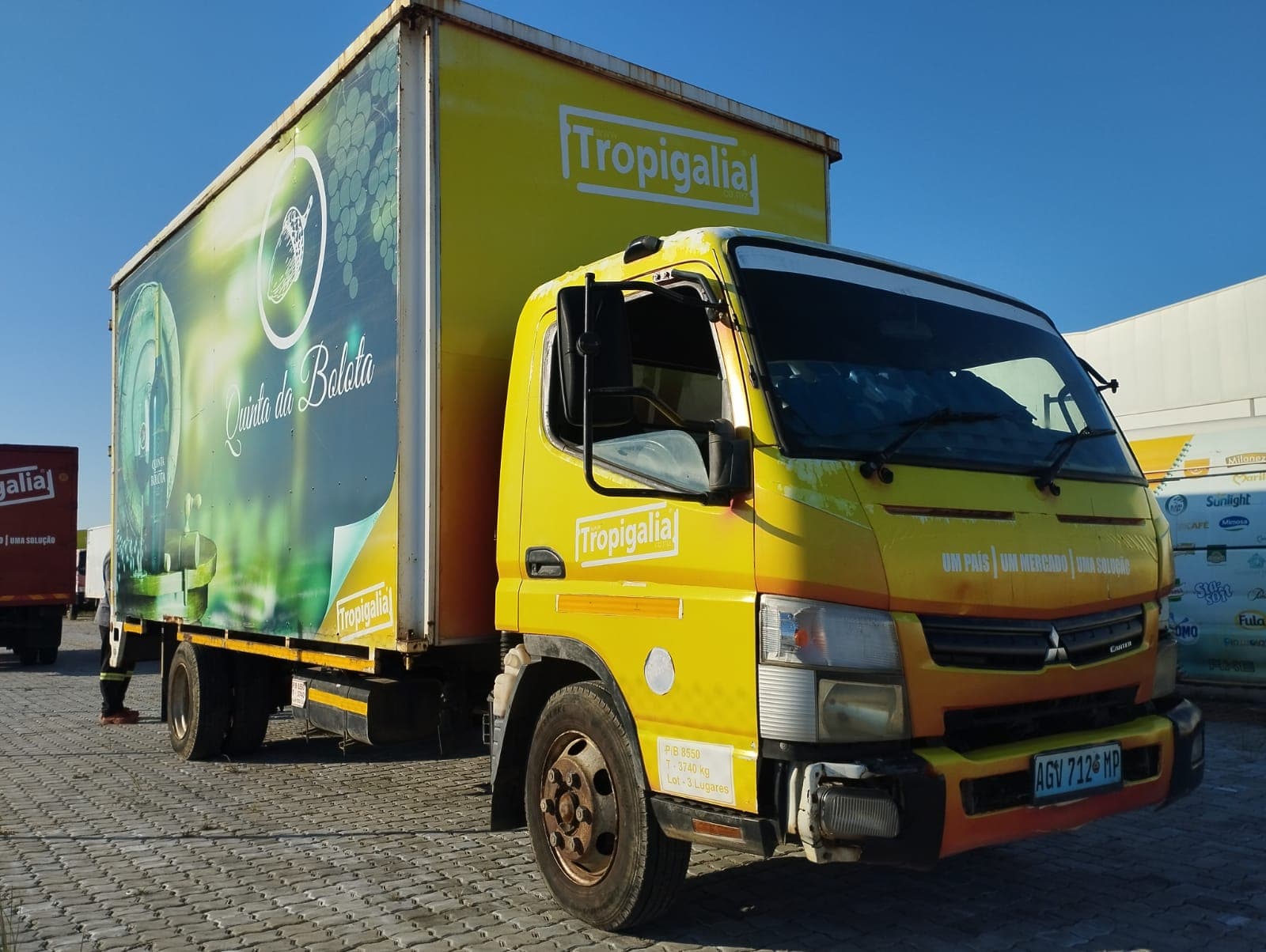 Viatura marca Mitsubishi Canter