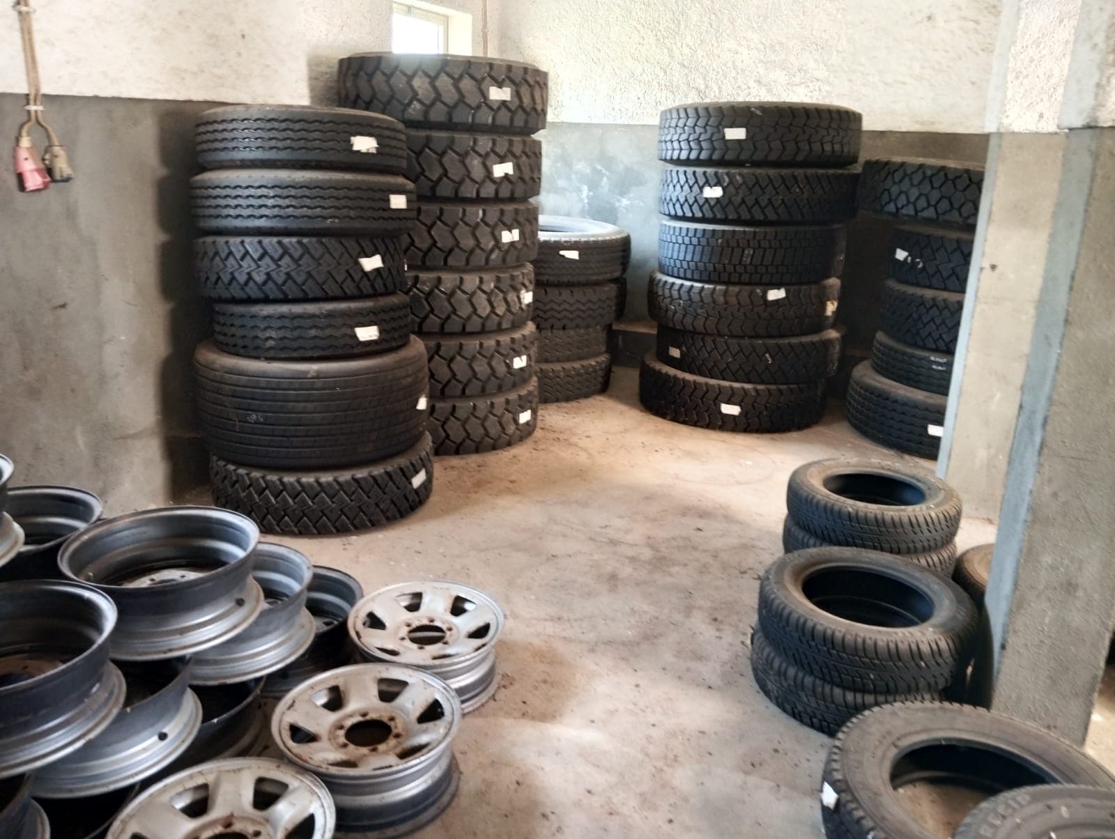 Stock de Pneus e Jantes