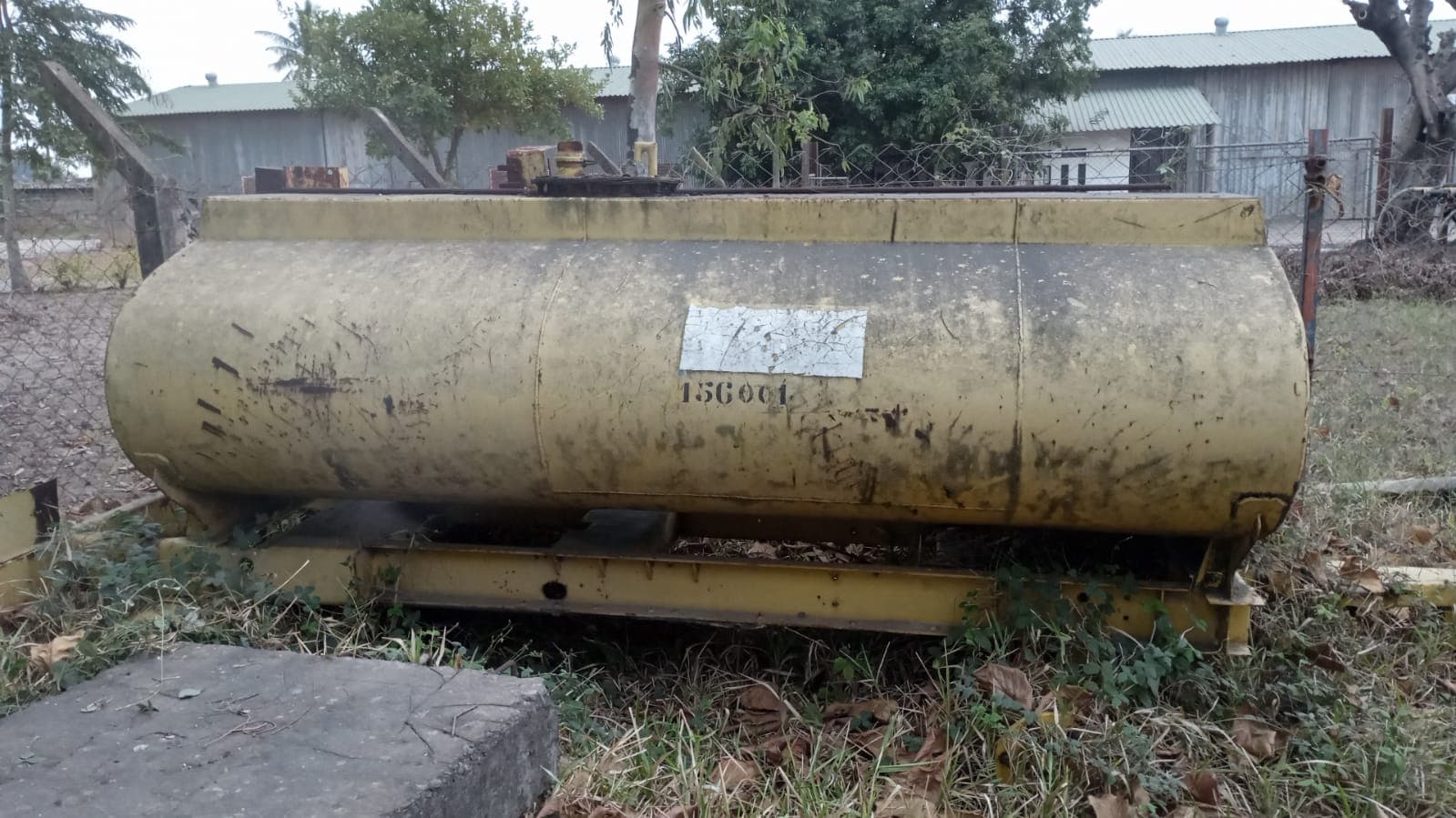Tanque metálico de água