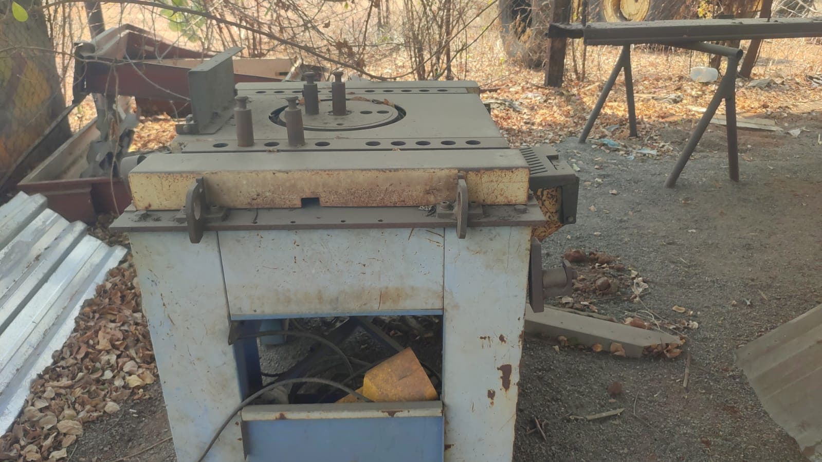Máquina elétrica para dobrar ferros