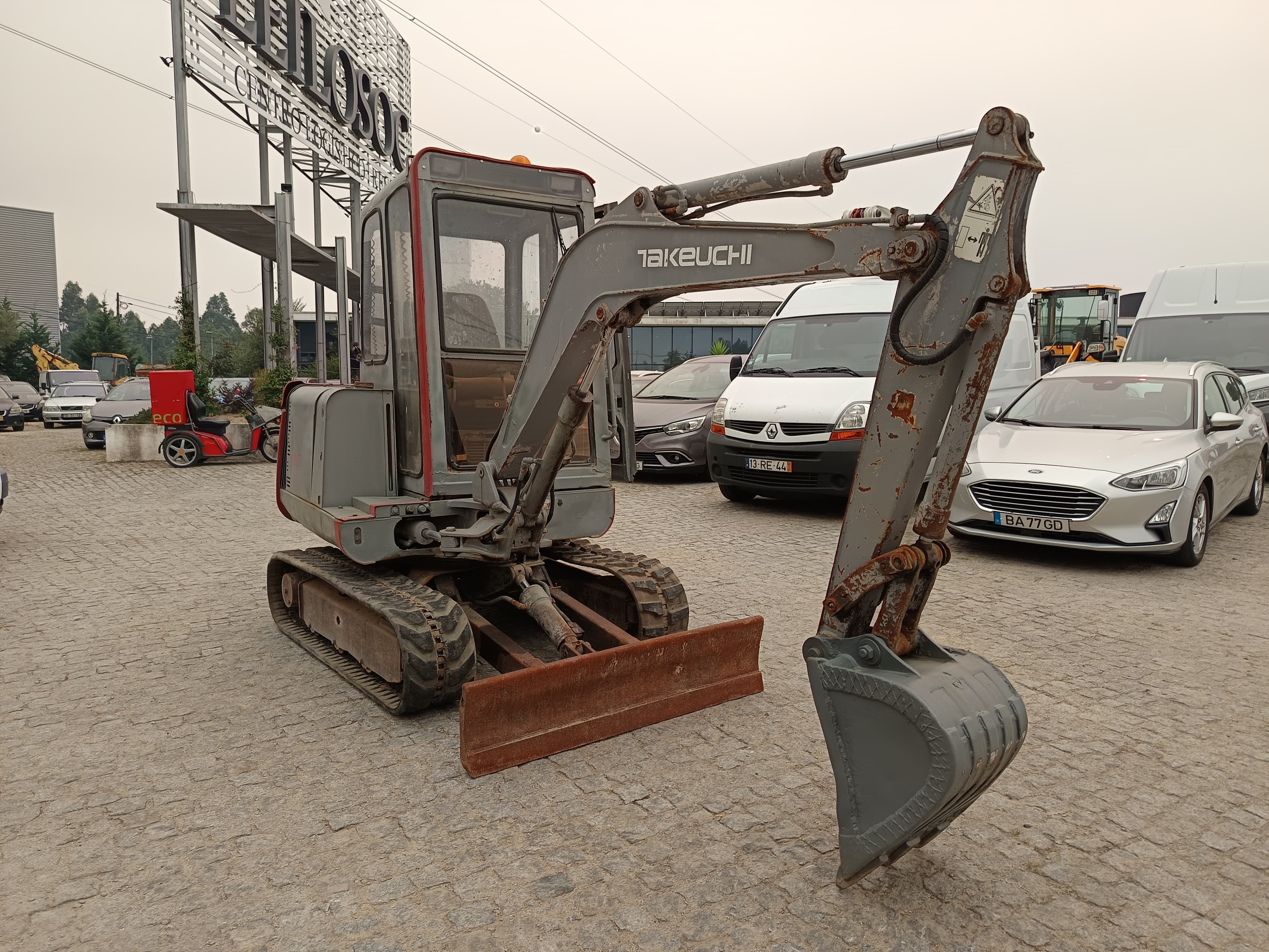 Mini Escavadora Takeuchi