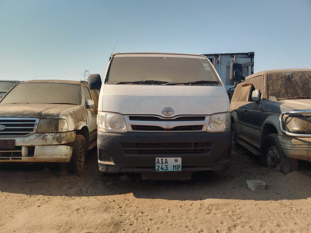TOYOTA HIACE
