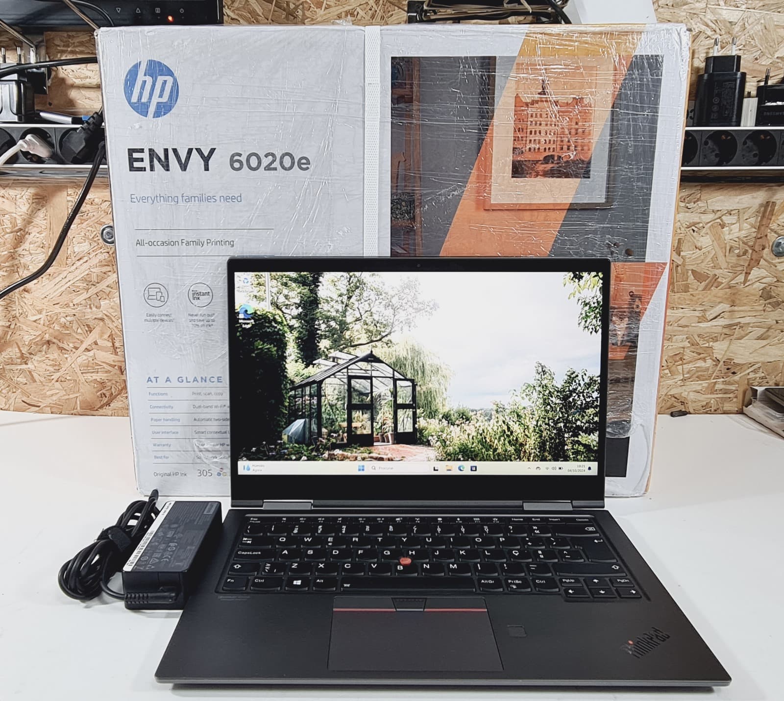 Lote de impressora multifunções HP Envy 6020e e portátil Lenovo ThinkPad X1 Yoga G4 360º