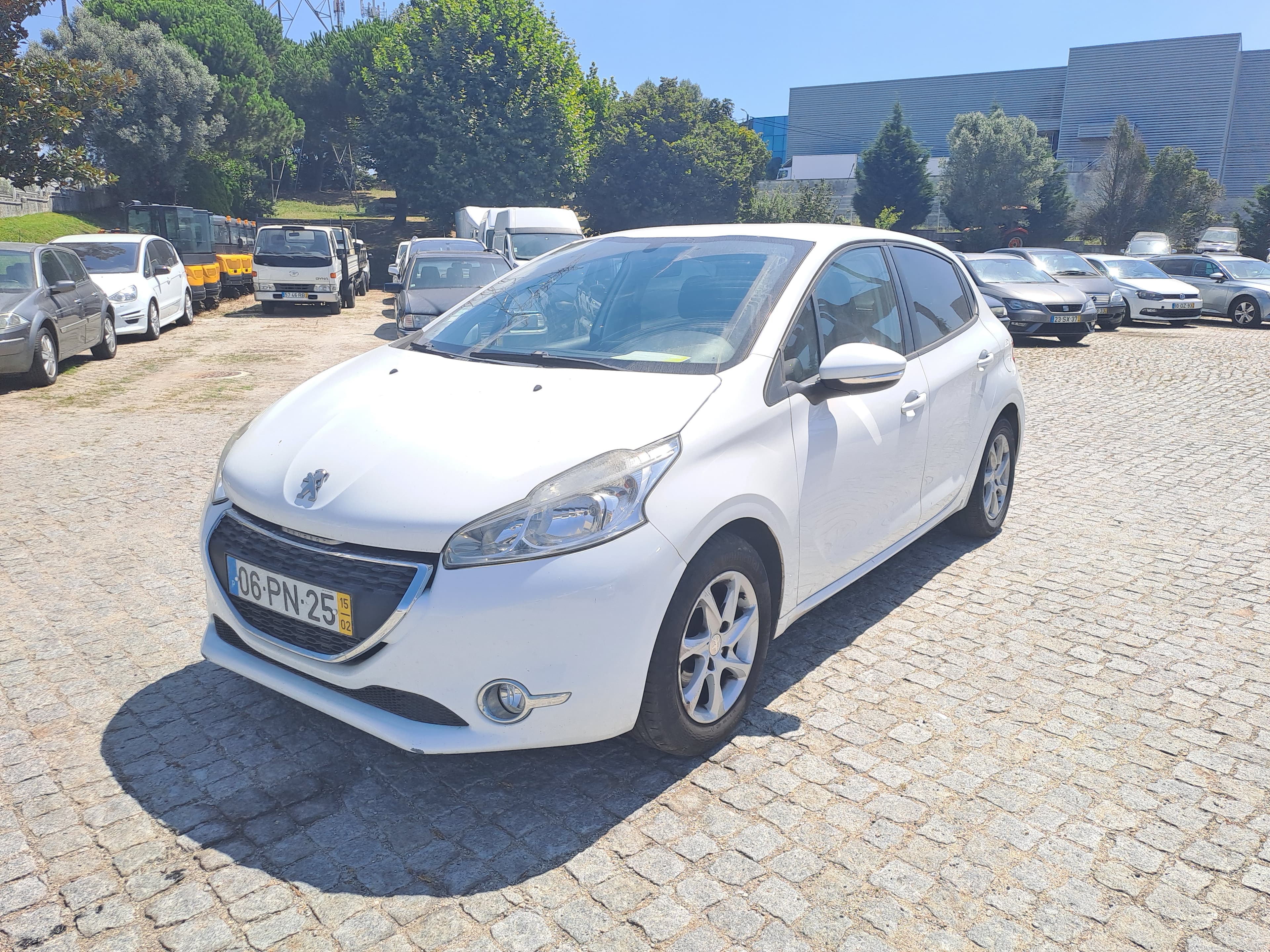 Peugeot 208 · Ano 2015