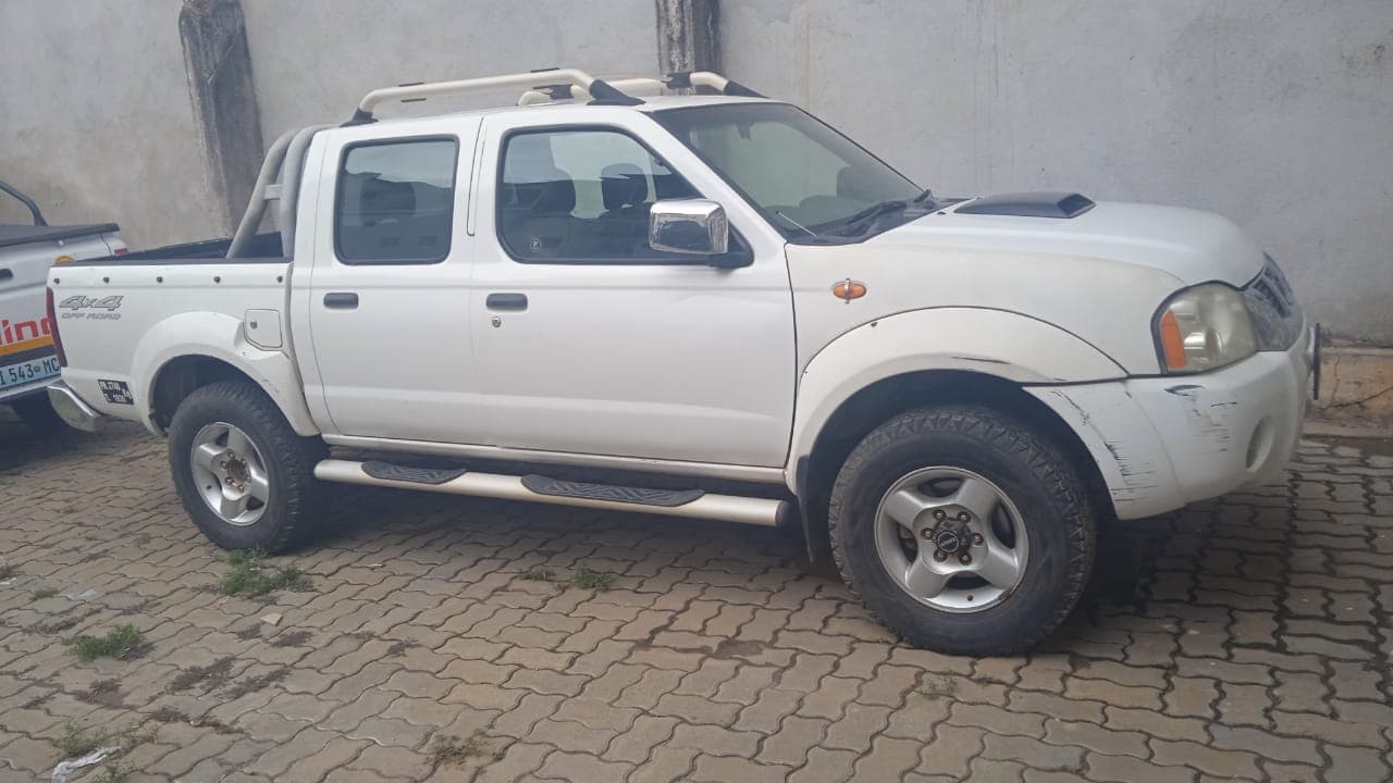 NISSAN HARDBODY NP300