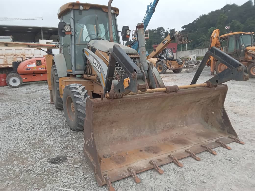Rétrocaveuse BELL 315 SJ