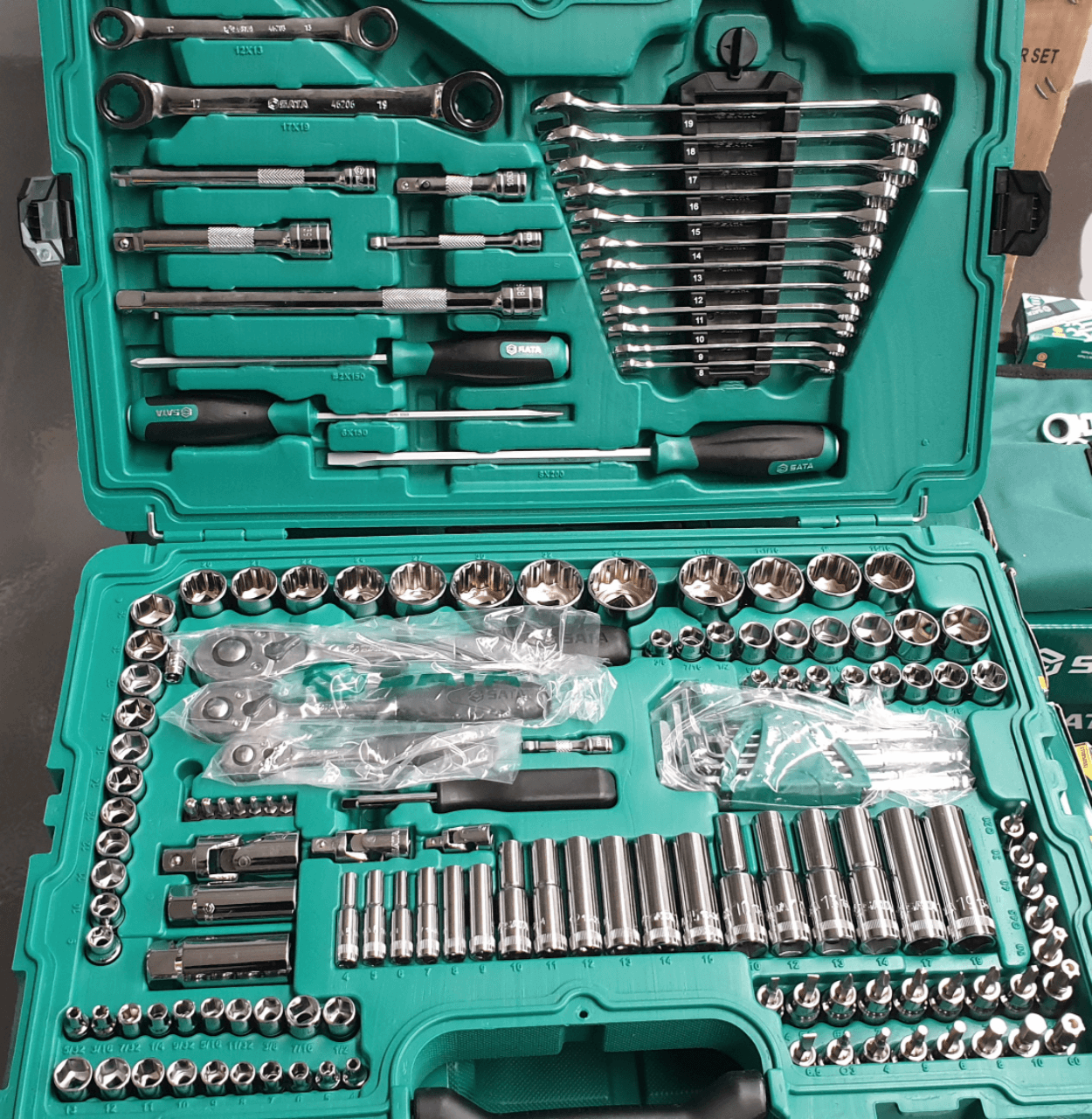 CONJUNTO COM 150 PEÇAS DE FERRAMENTA Dr. MASTER