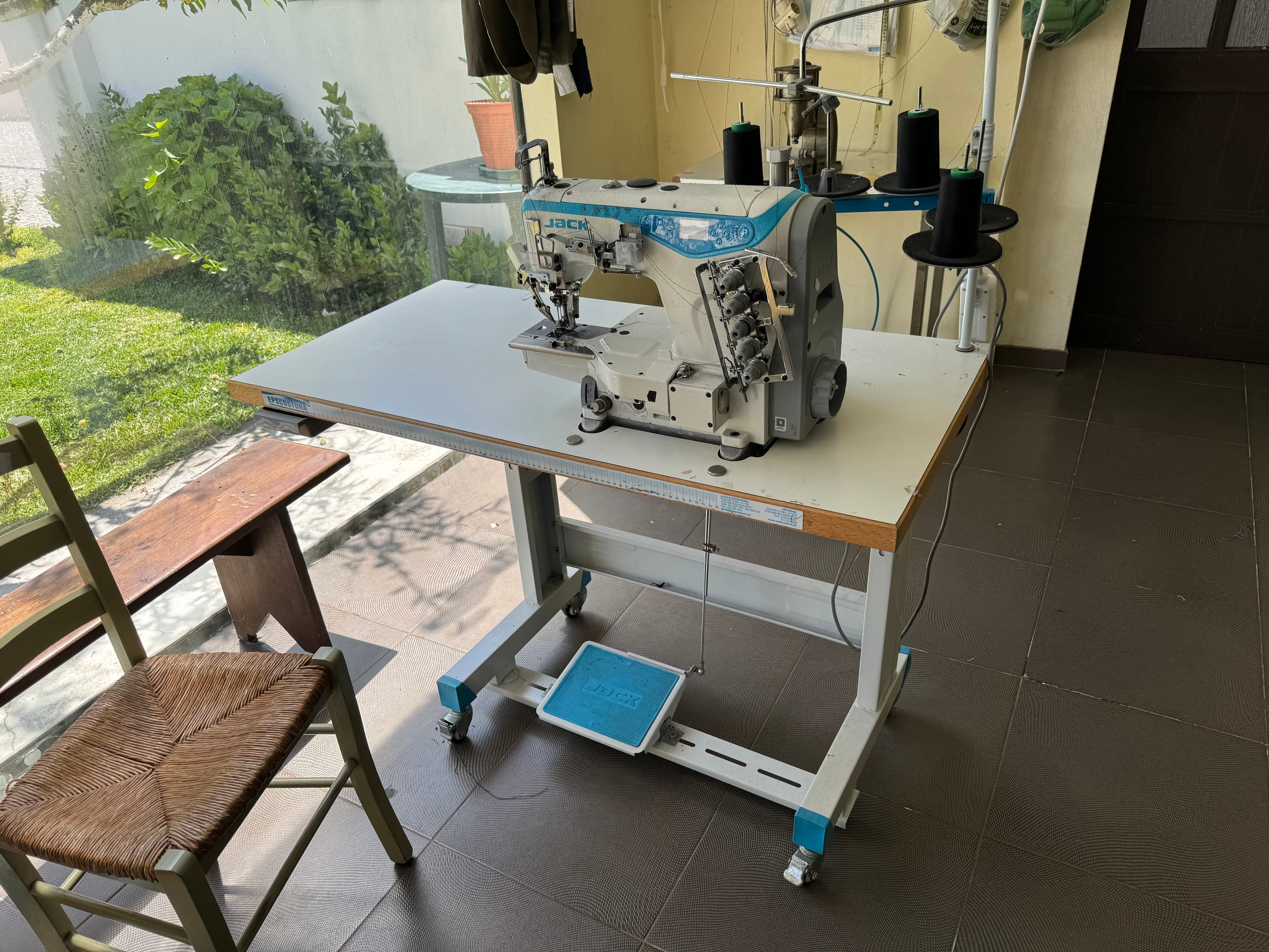 Máquina de Costura de Recobrimento
