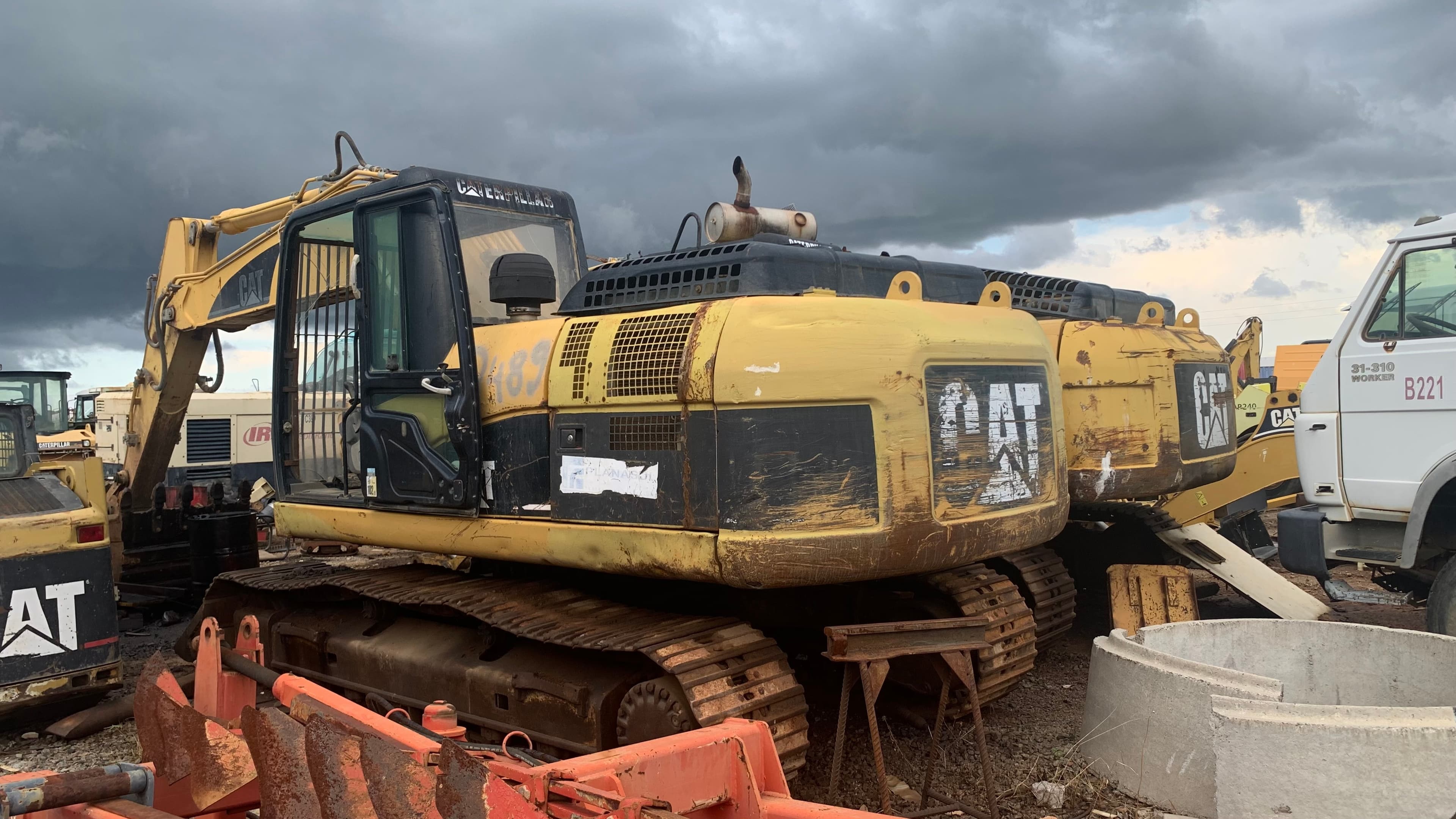 Escavadora CATERPILAR 323 DLN