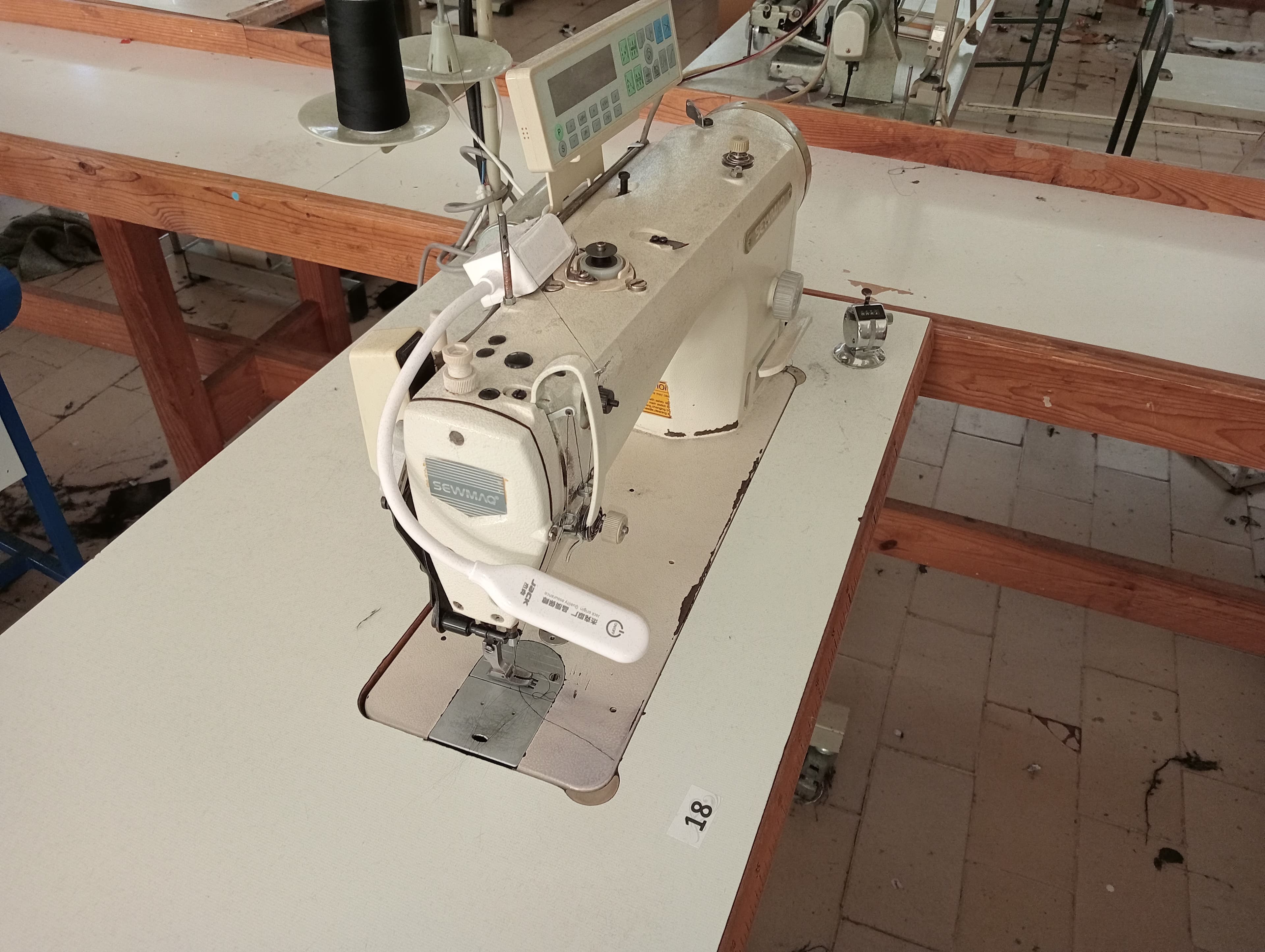 Máquina de ponto corrido
