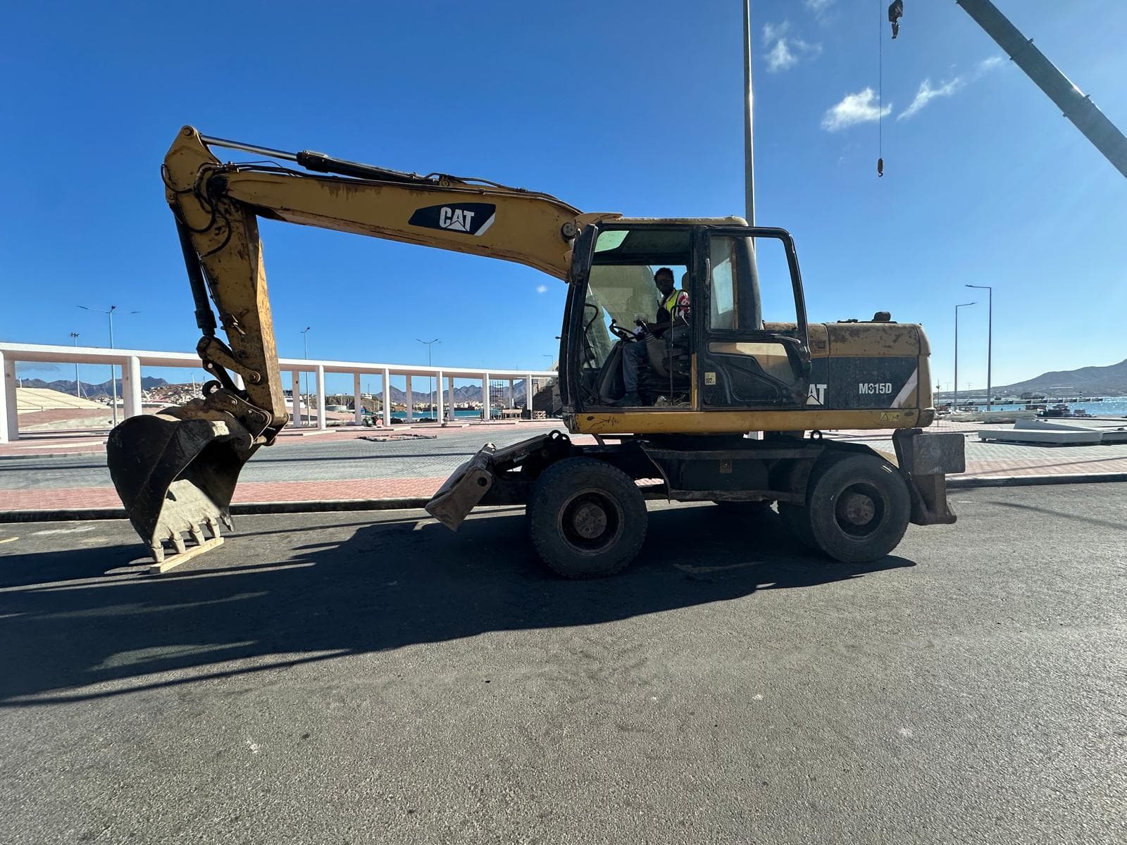 Escavadora de Pneus CATERPILLAR M315D