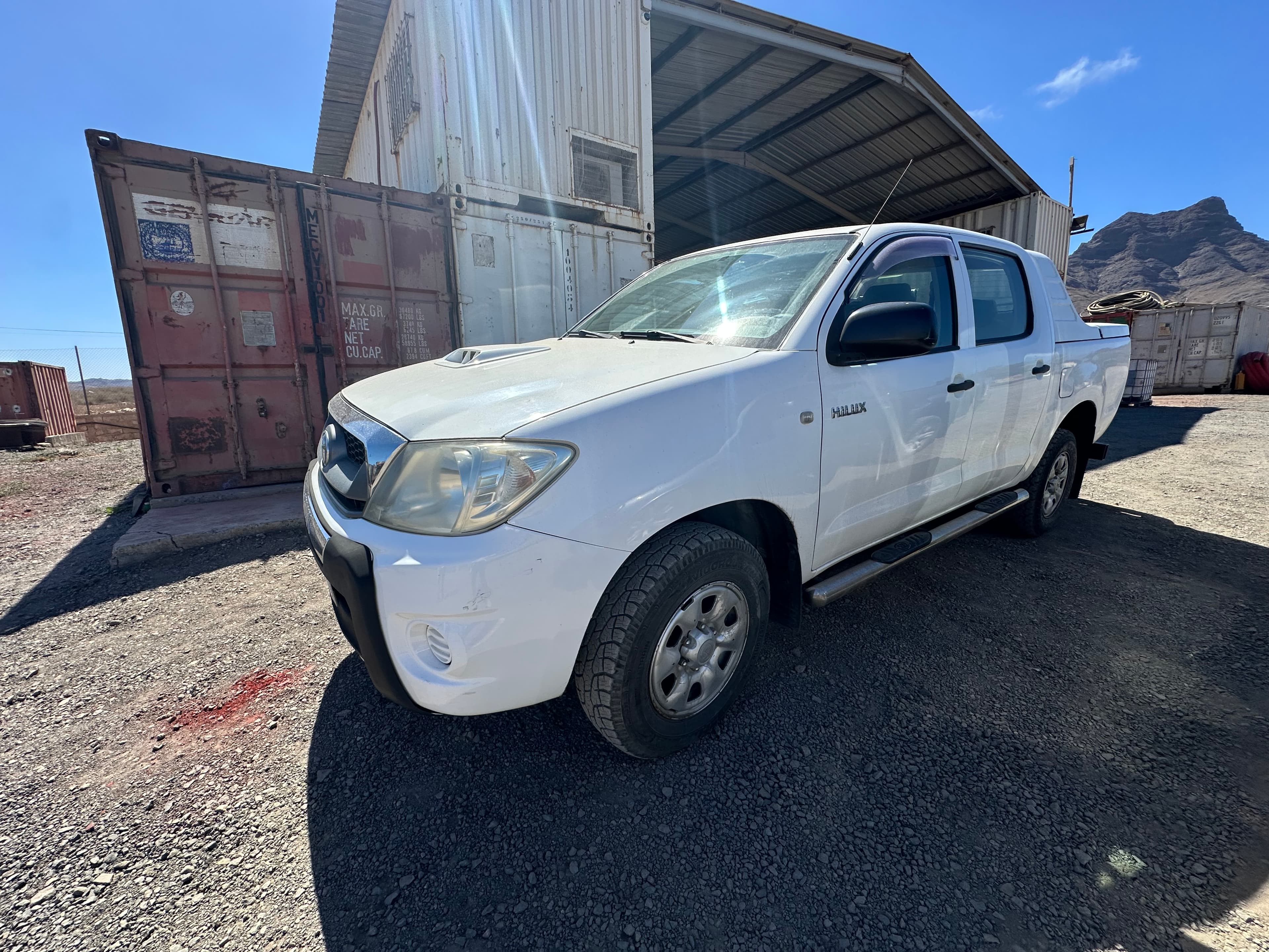 TOYOTA HILLUX
