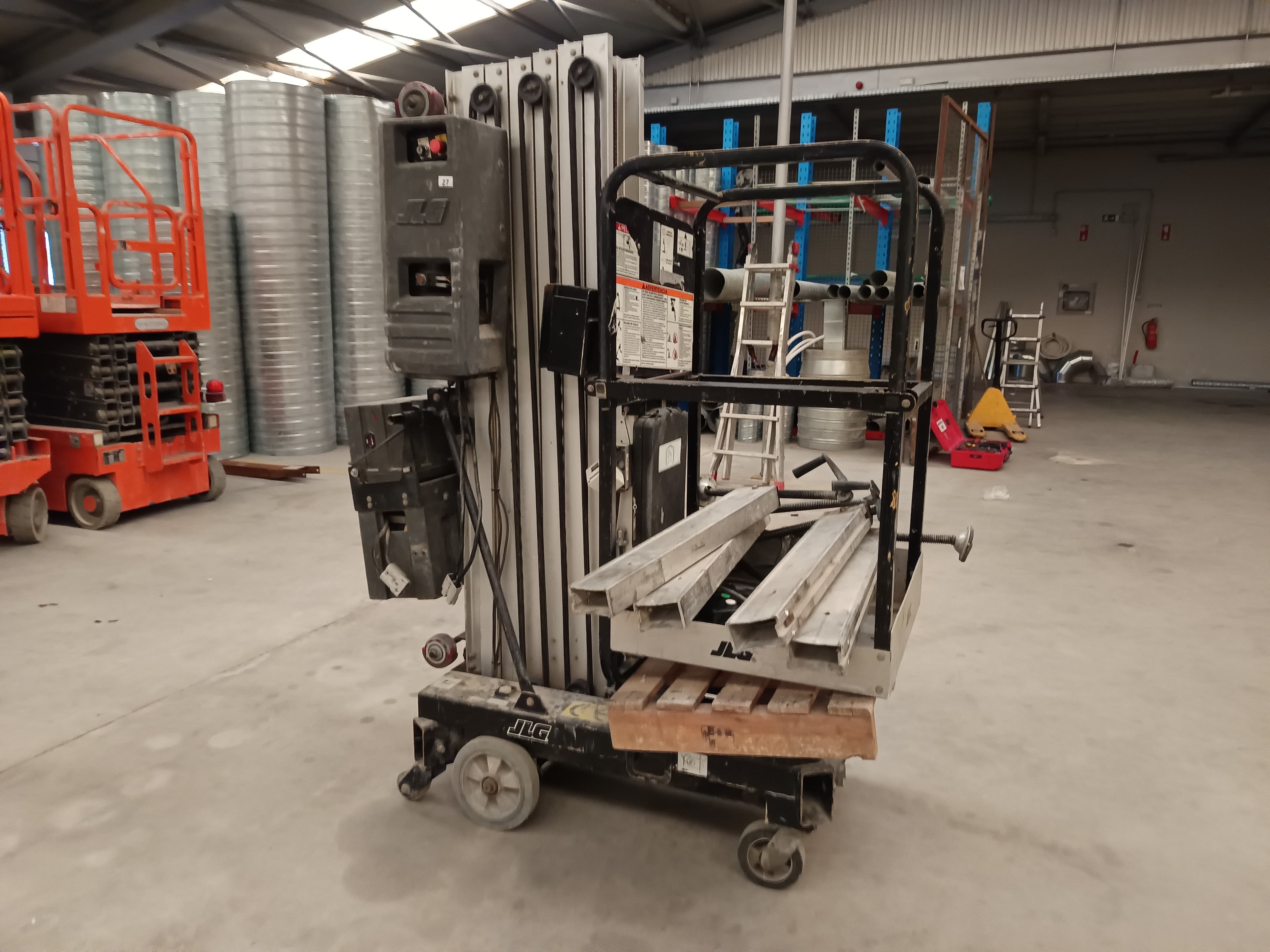Máquina Elevatória JLG