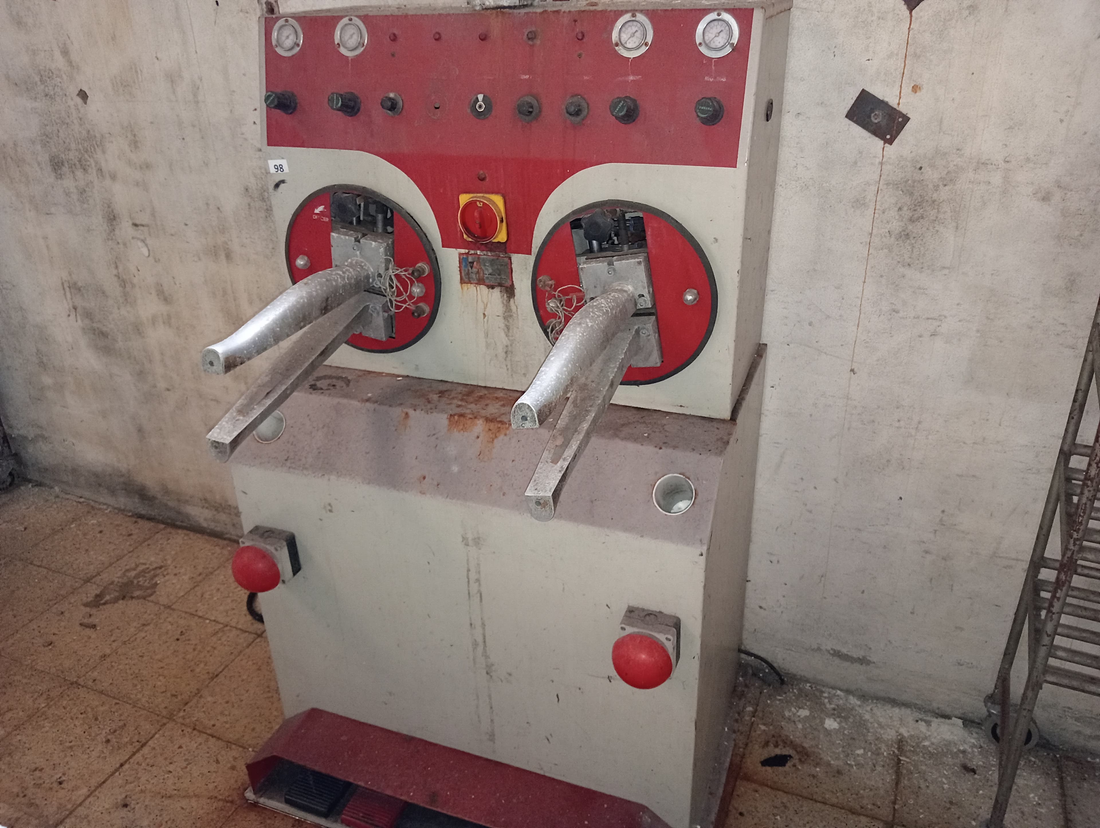 Máquina de enformar canos