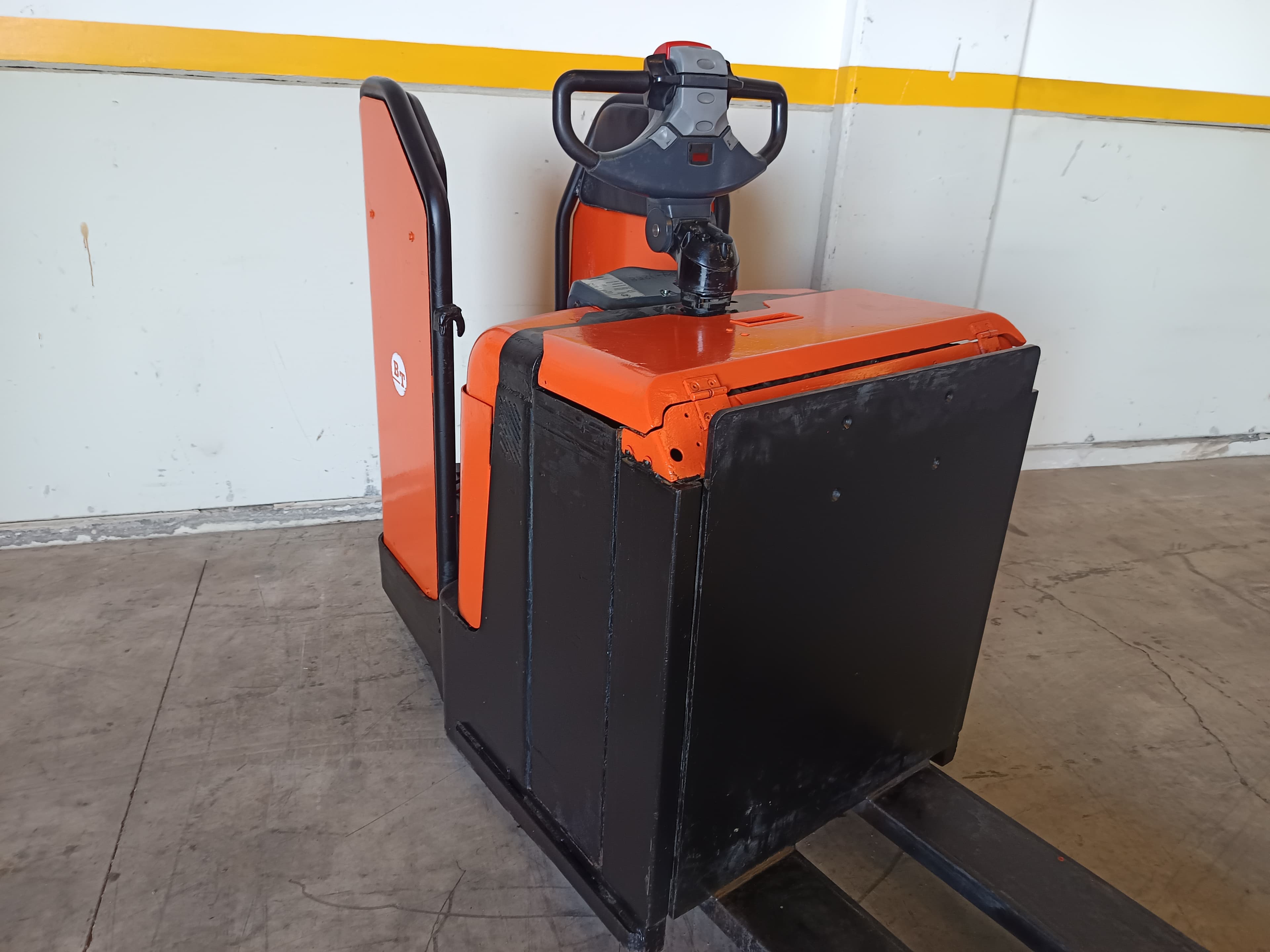 Stacker BT · Elétrico · Ano 2013