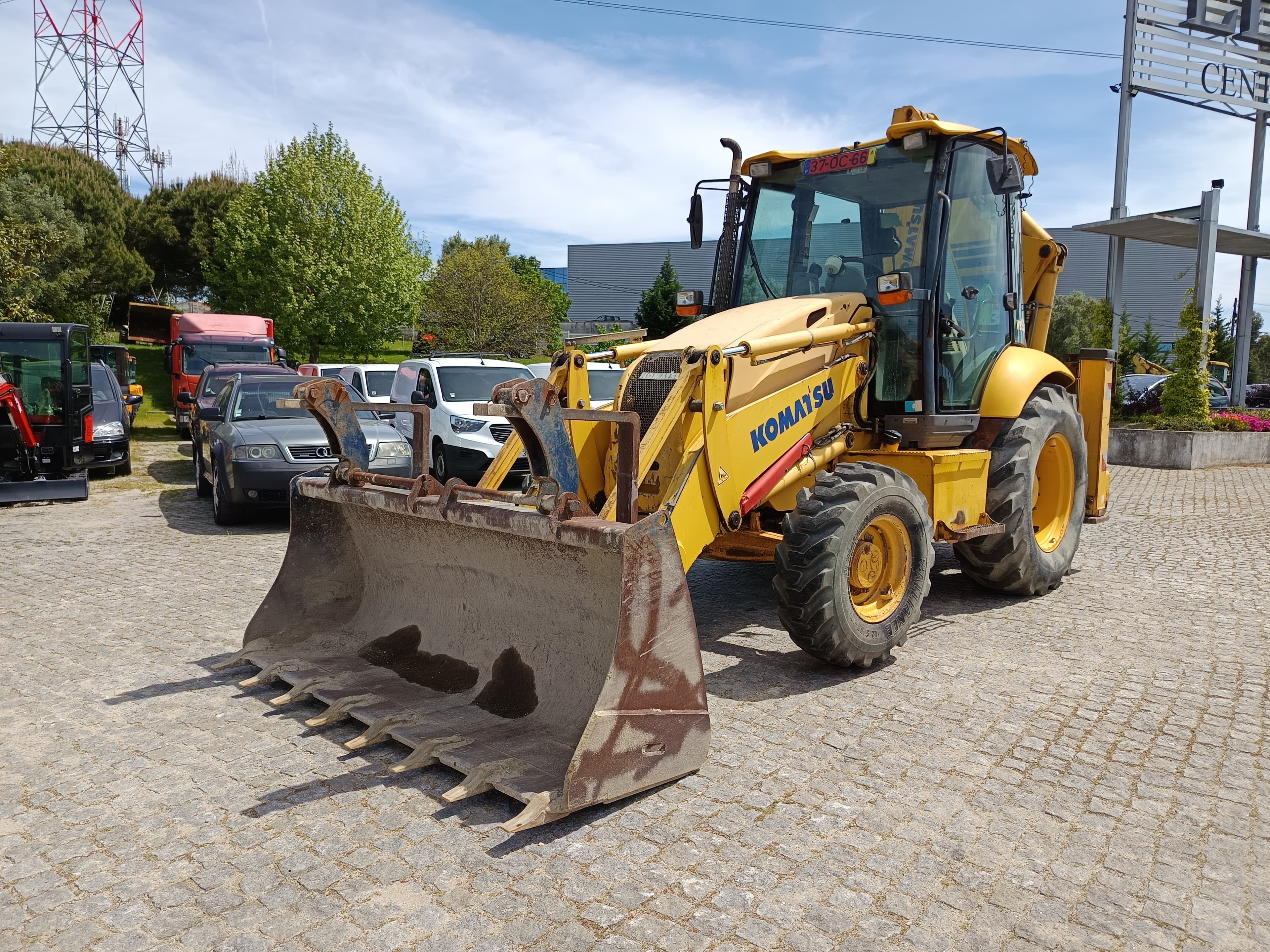 Retroescavadora Komatsu · Ano 2008