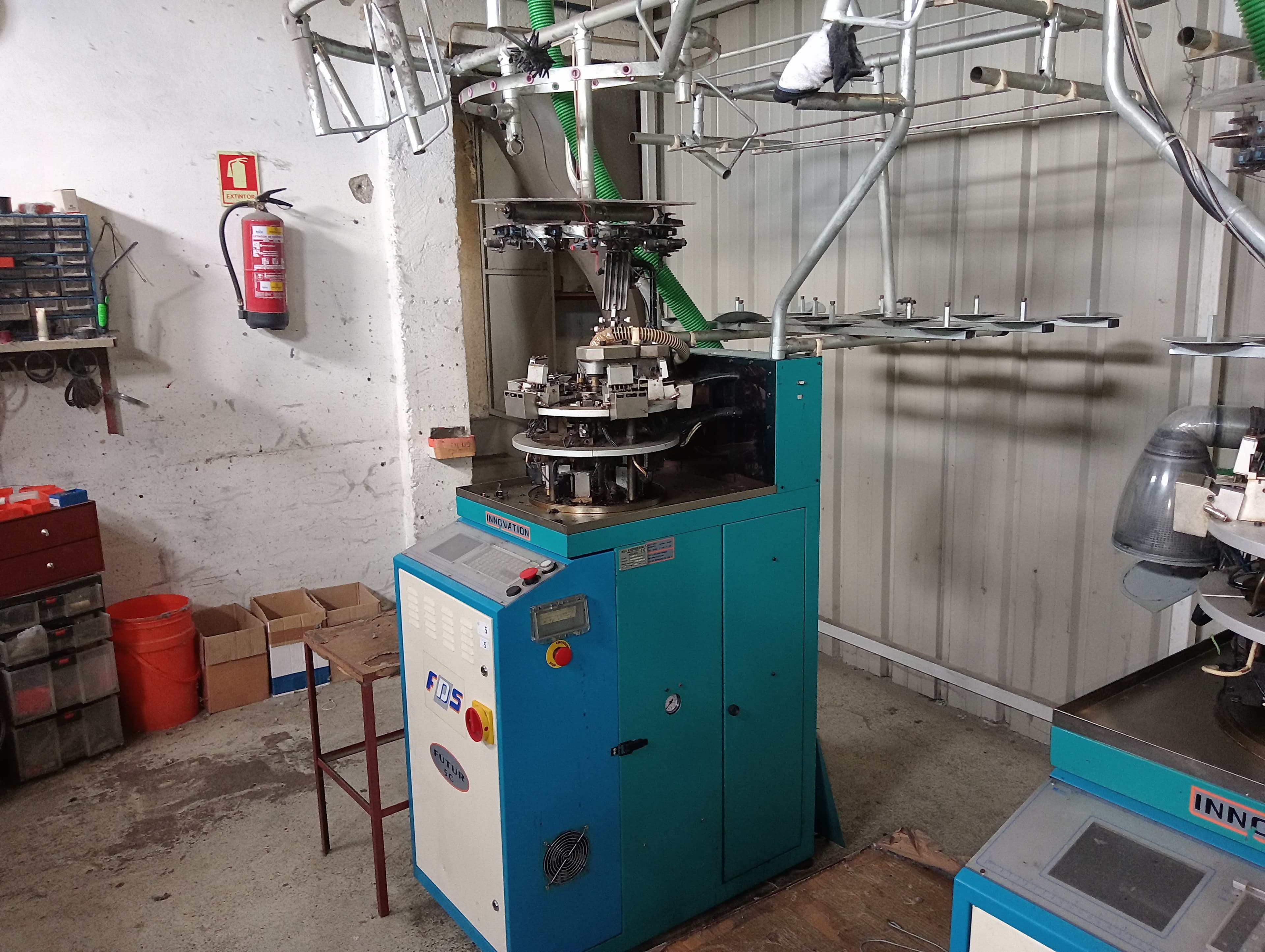 Máquina de peúgas