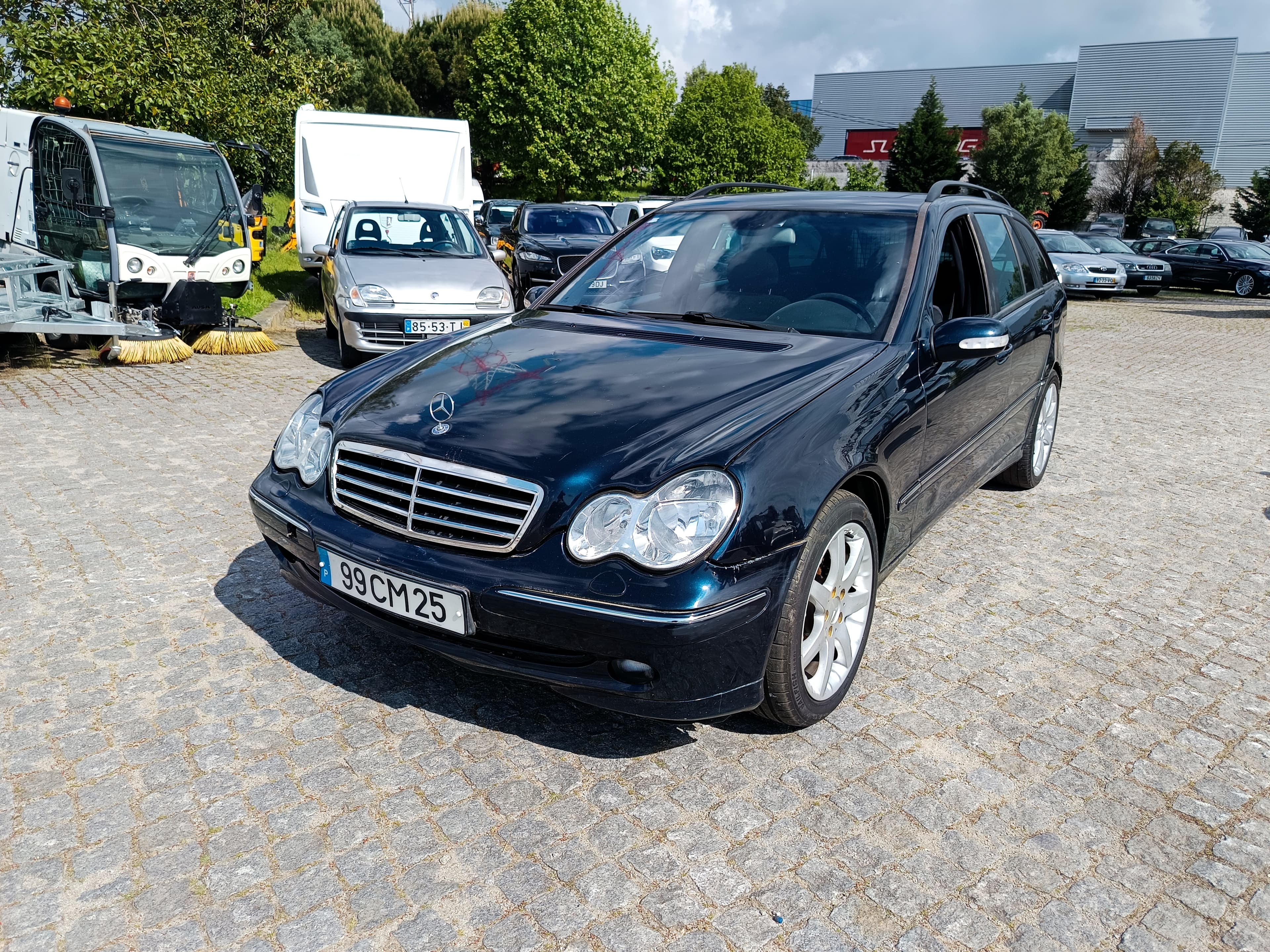 Mercedes-Benz C220 · Ano 2002