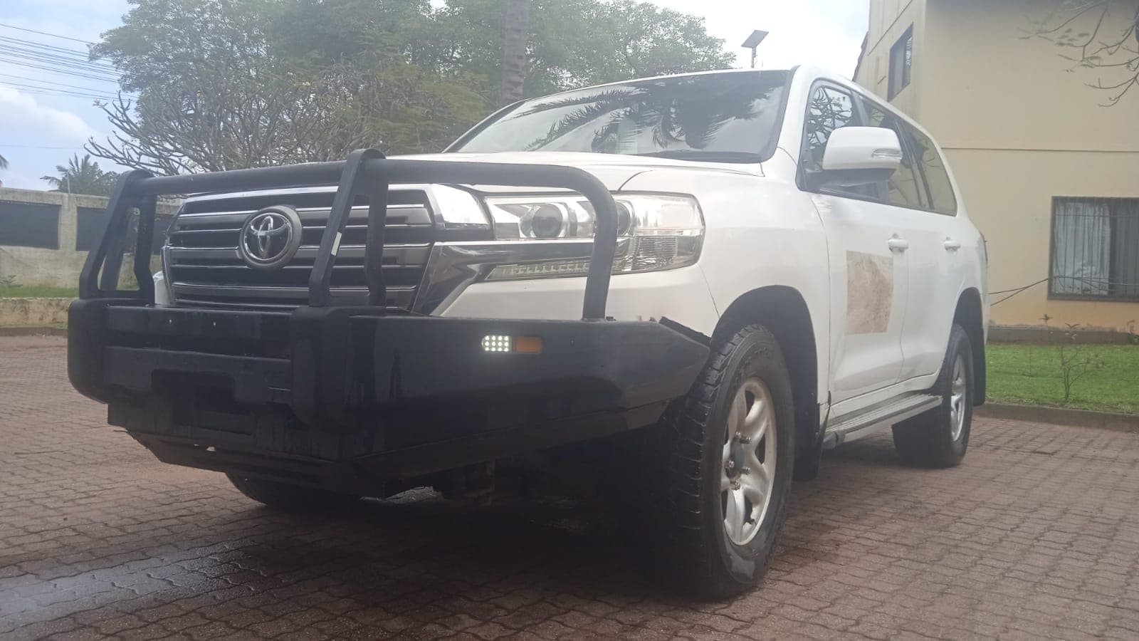 Toyota Land Cruiser - 2015