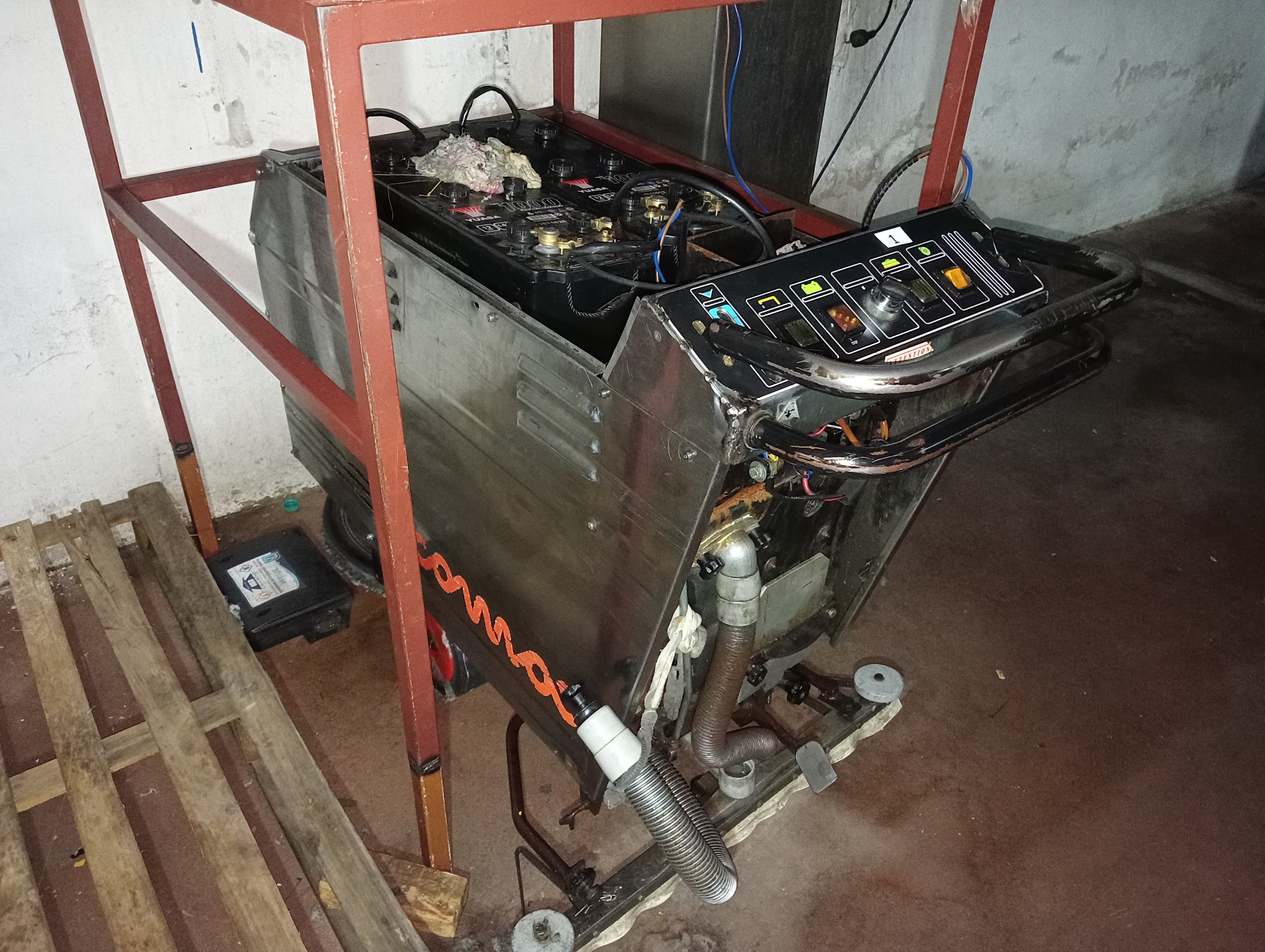 Máquina de limpar piso