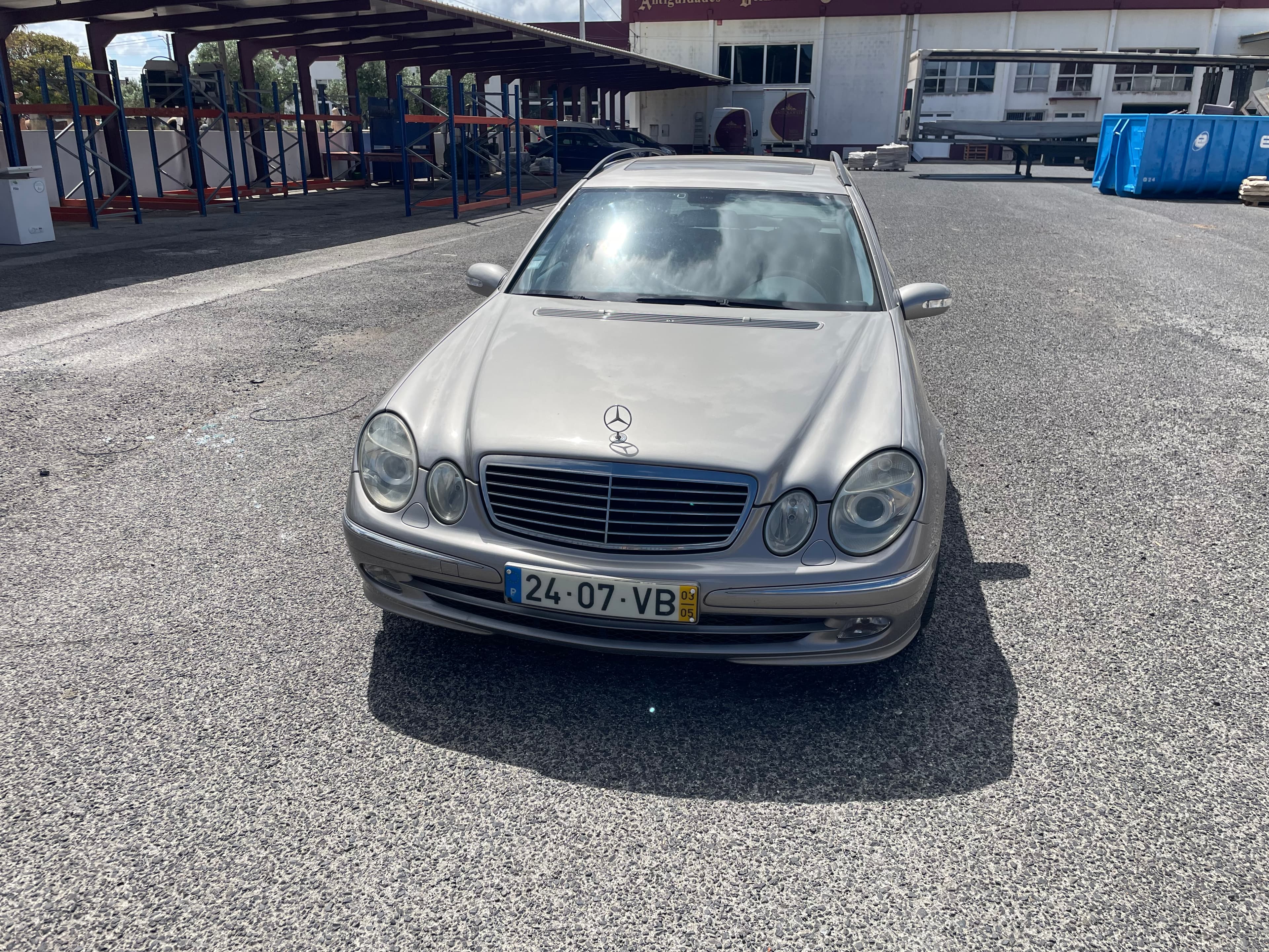 Mercedes-Benz E-Class · Ano 2003