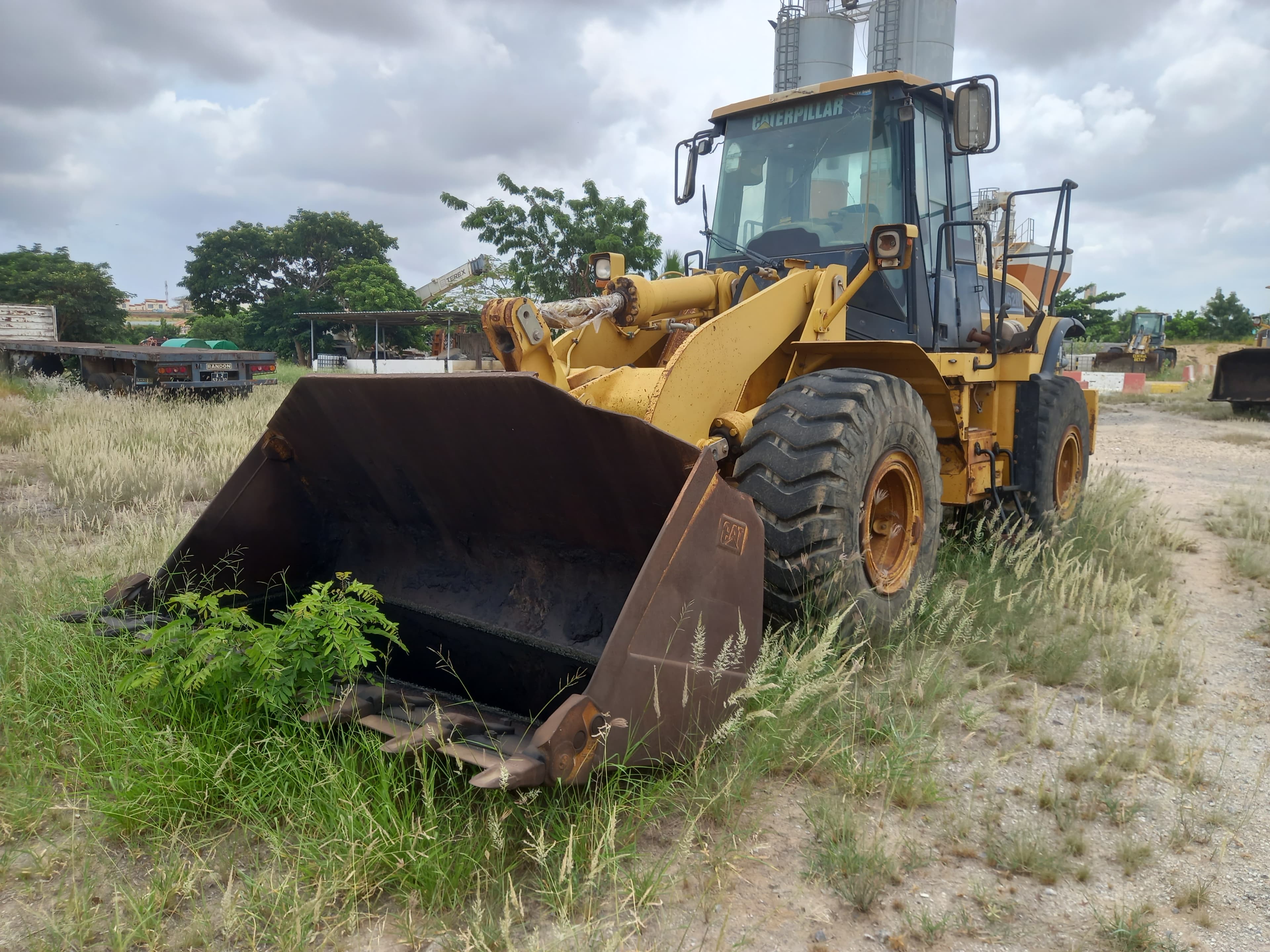 Pá Carregadora de Pneus da marca CATERPILLAR, modelo 962H