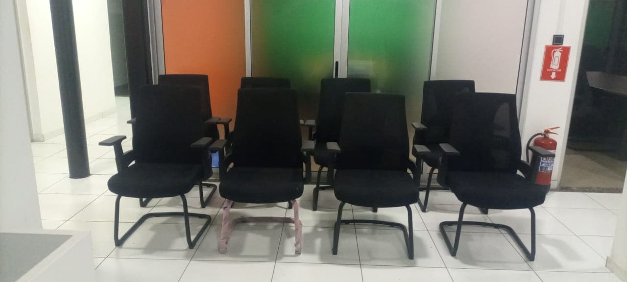 Oito cadeiras