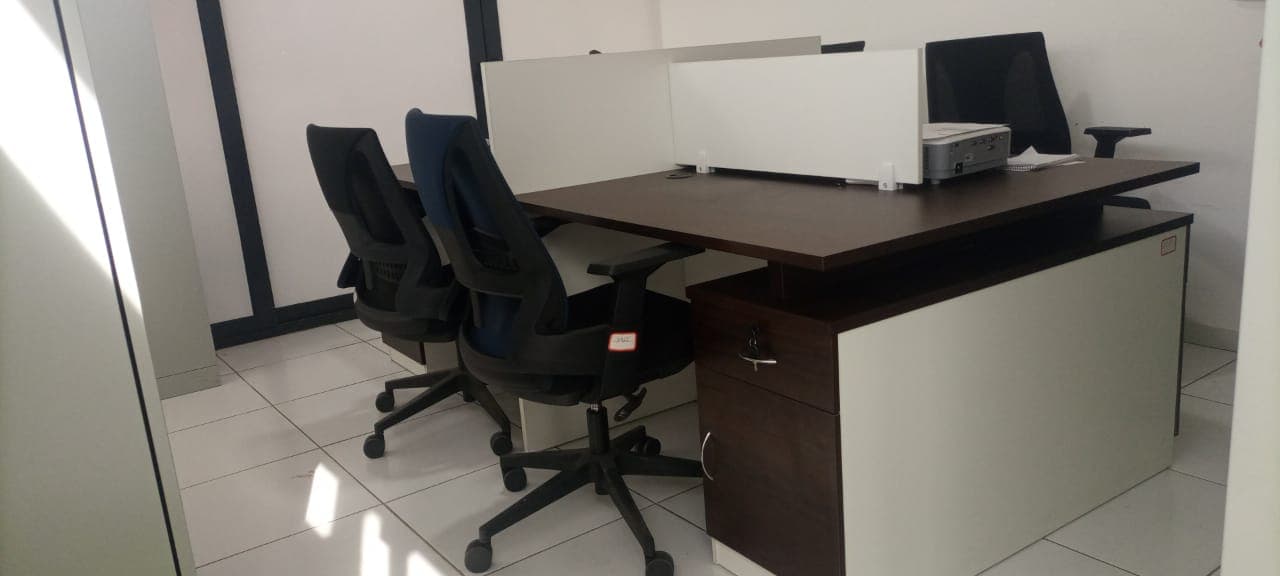 Ilha com quatro postos de trabalho