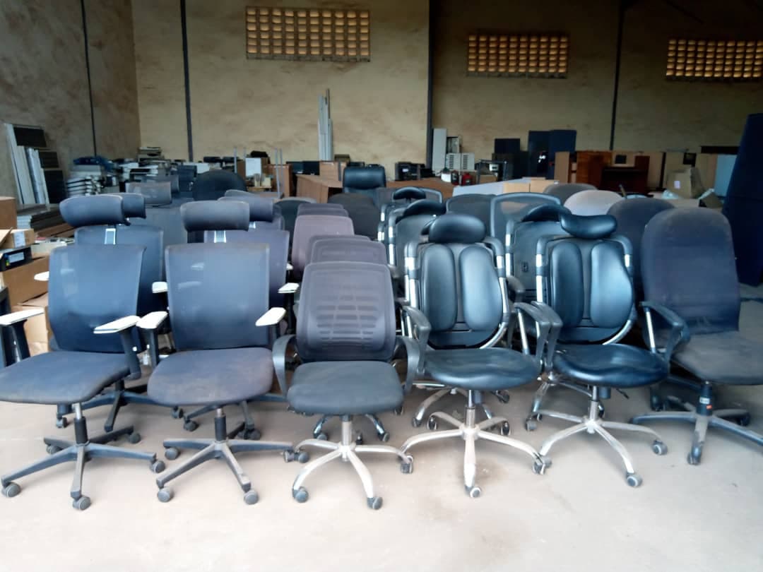 EXECUTIVE & OFFICE CHAIRS