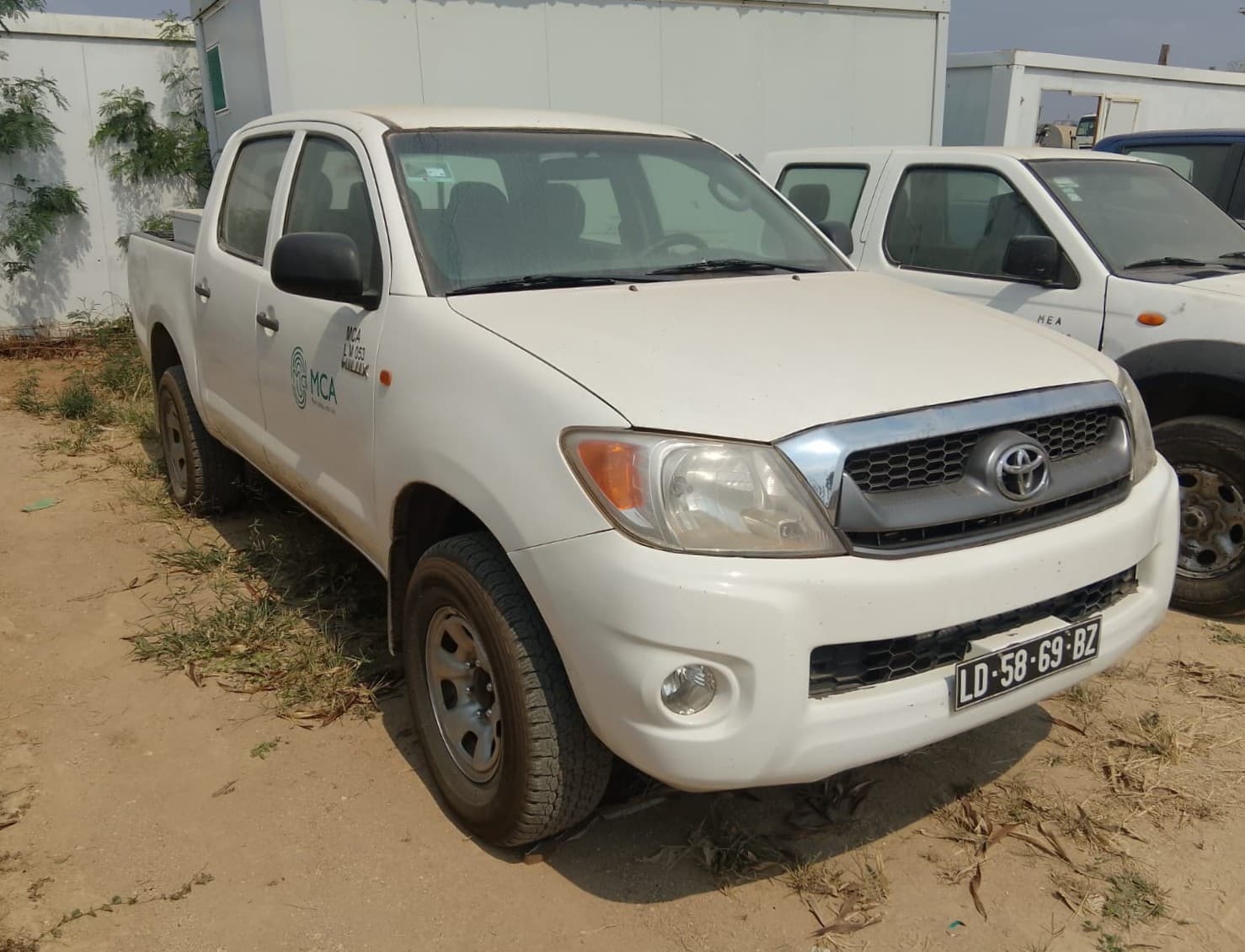 Veículo ligeiro de passageiros e mercadorias da marca Toyota, modelo Hilux 4x4 CD