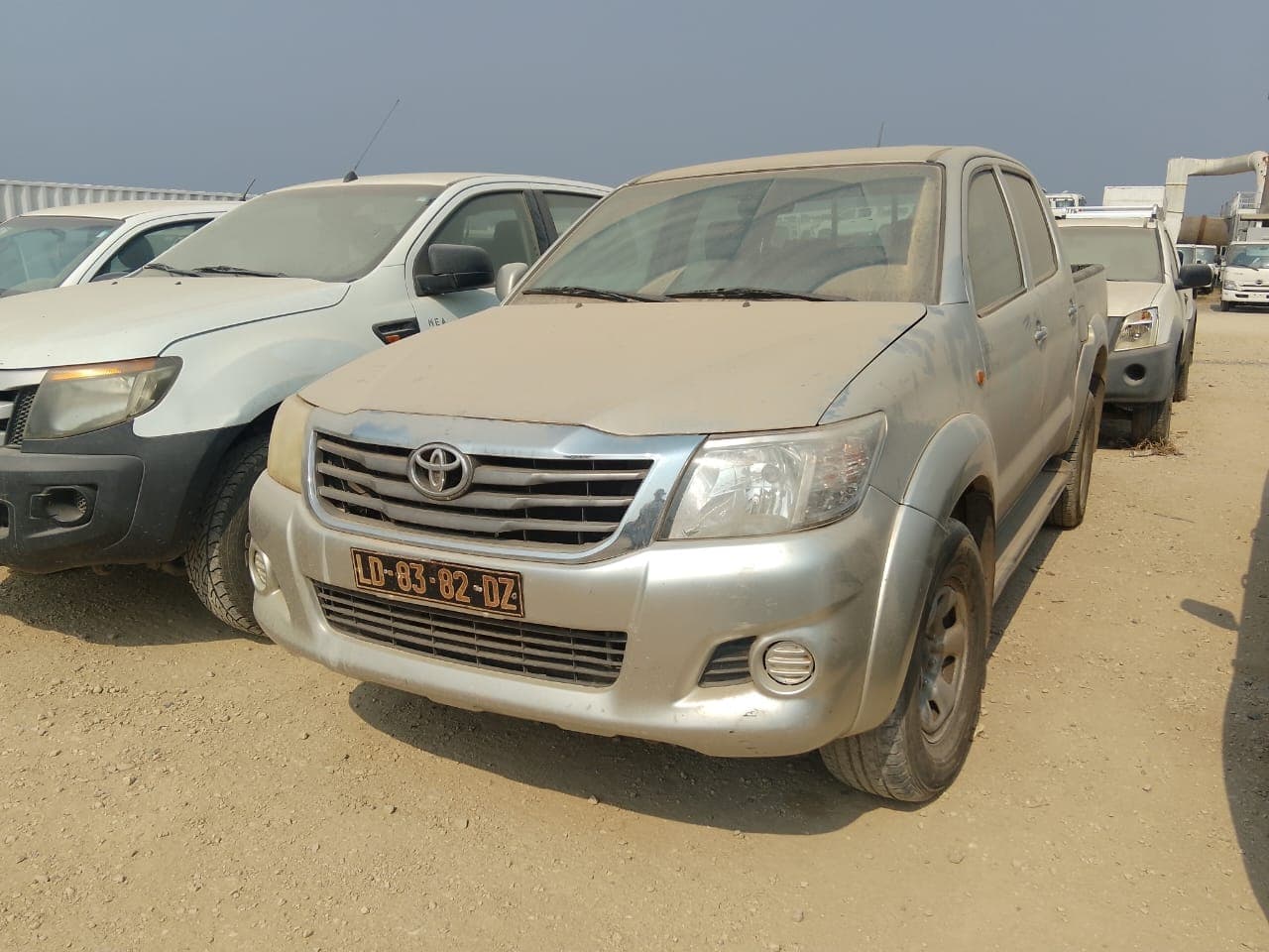 Veículo ligeiro de passageiros e mercadorias da marca Toyota, modelo Hilux 4x4 CD