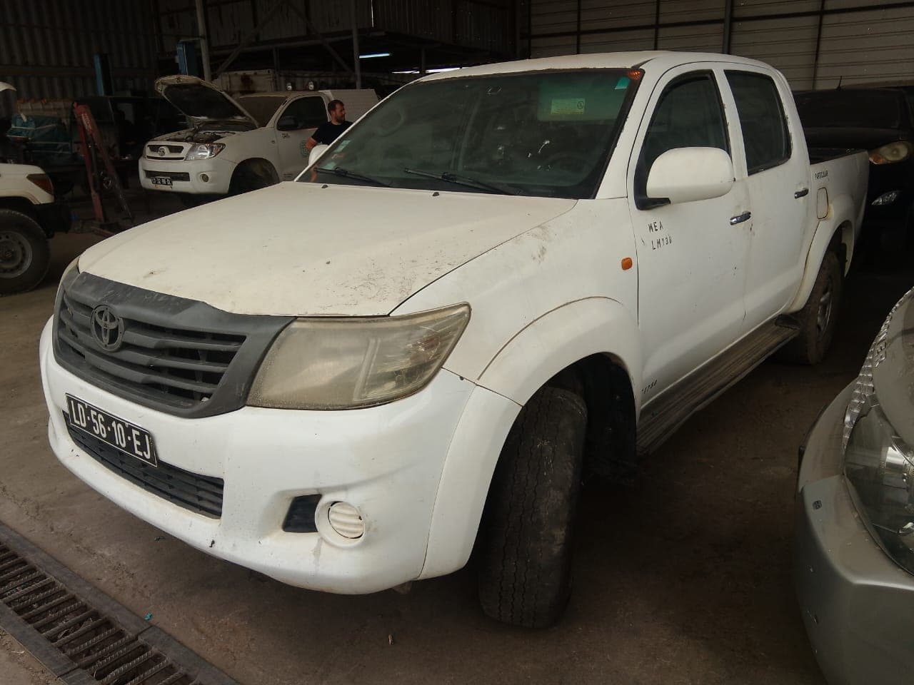 Veículo ligeiro de passageiros e mercadorias da marca Toyota, modelo Hilux 4x4 CD