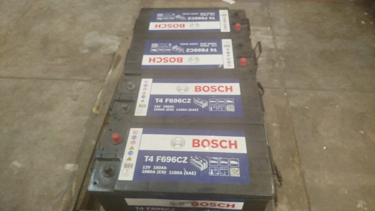 8 - Bateria 180Ah Bosch