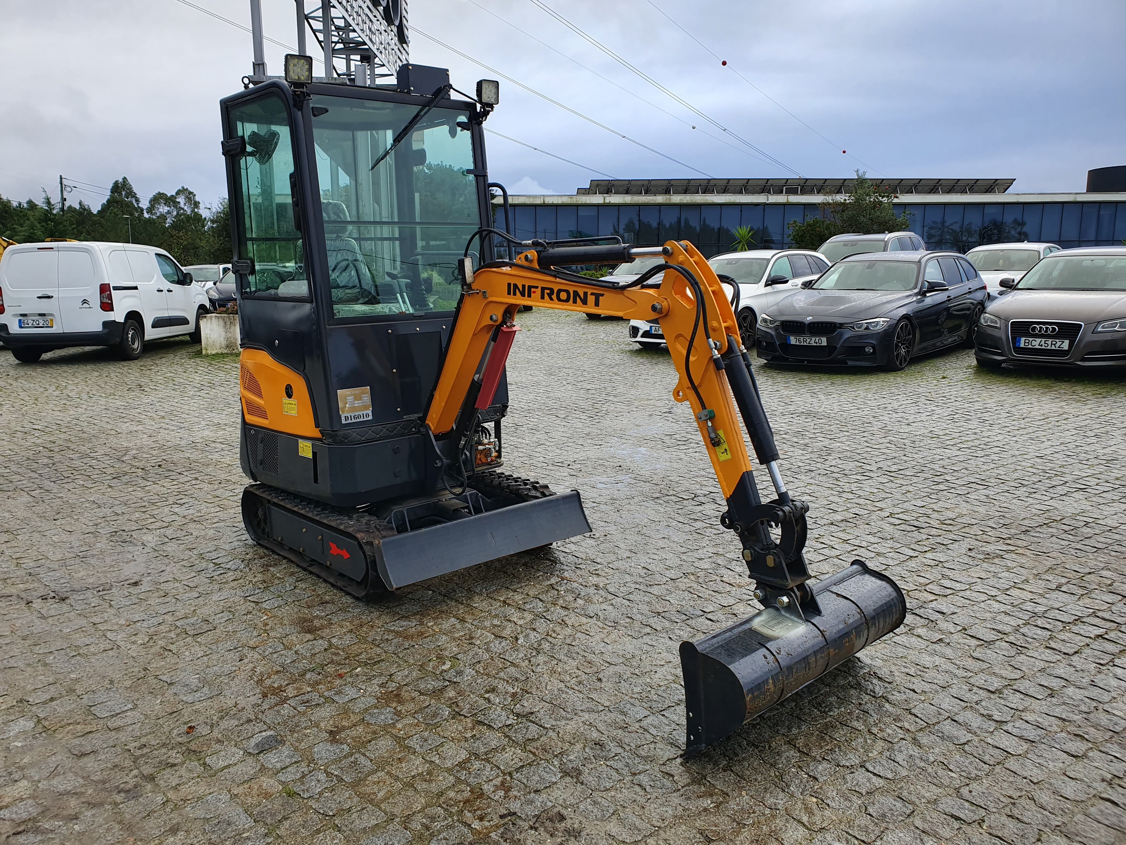 Mini Giratória Infront YFE16 · Ano 2022