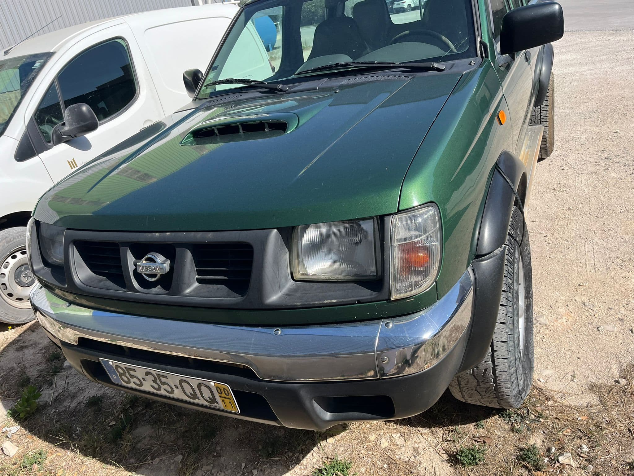 Nissan · Ano 2000