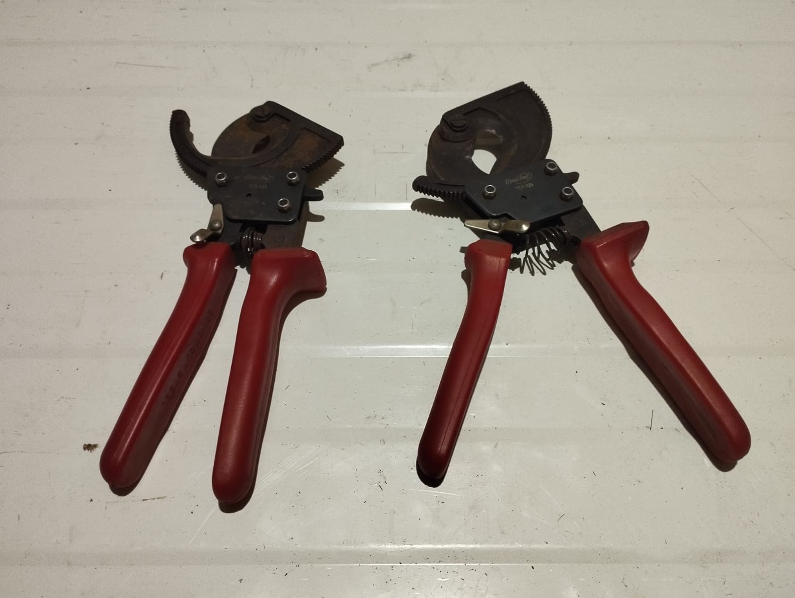 4 - Tesoura para cabo electrica 240mm- TCR-325