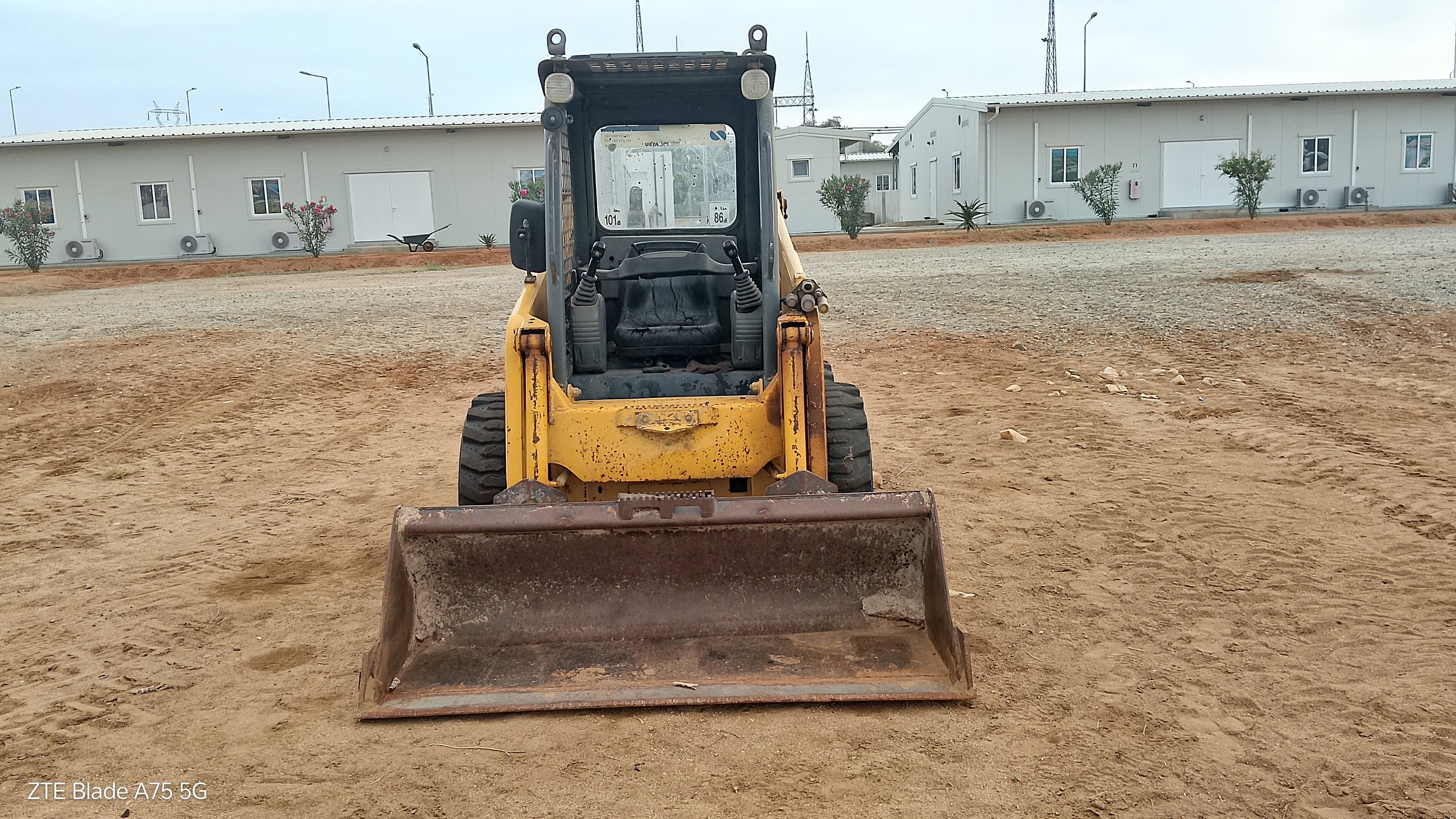 Mini Pá Komatsu SK714