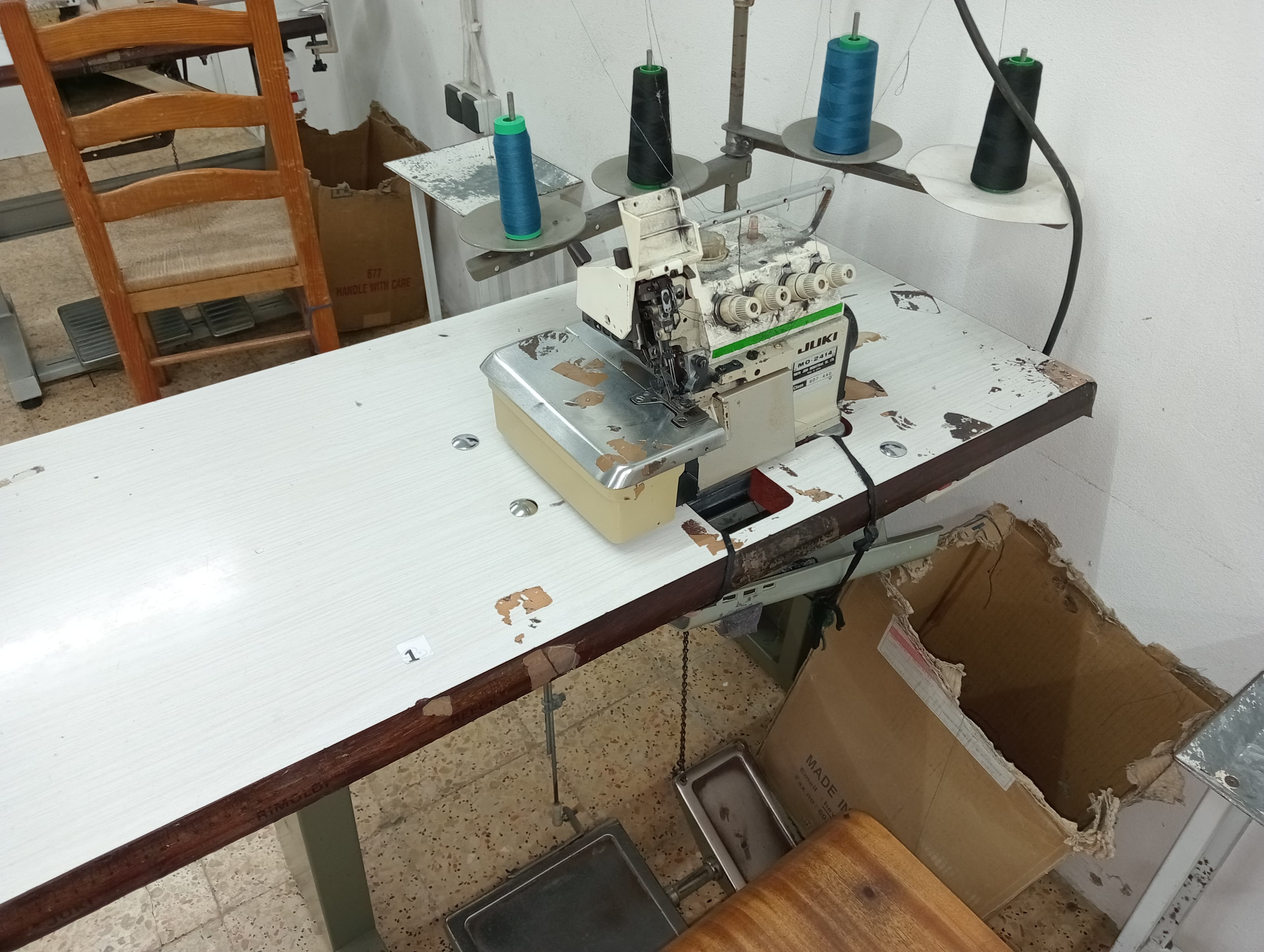 Máquina de corte e cose