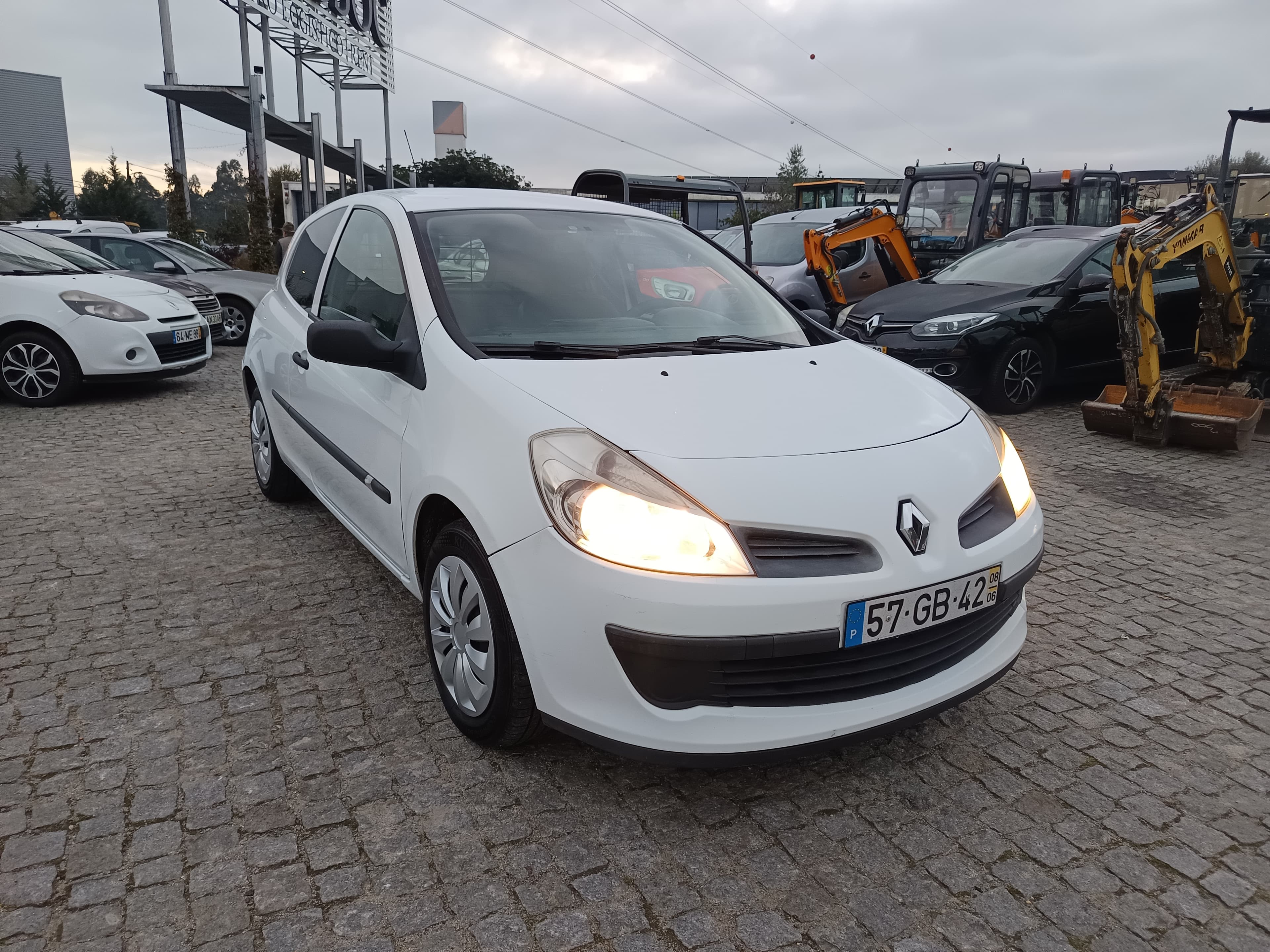 Renault Clio 1.5 DCi · Ano 2008