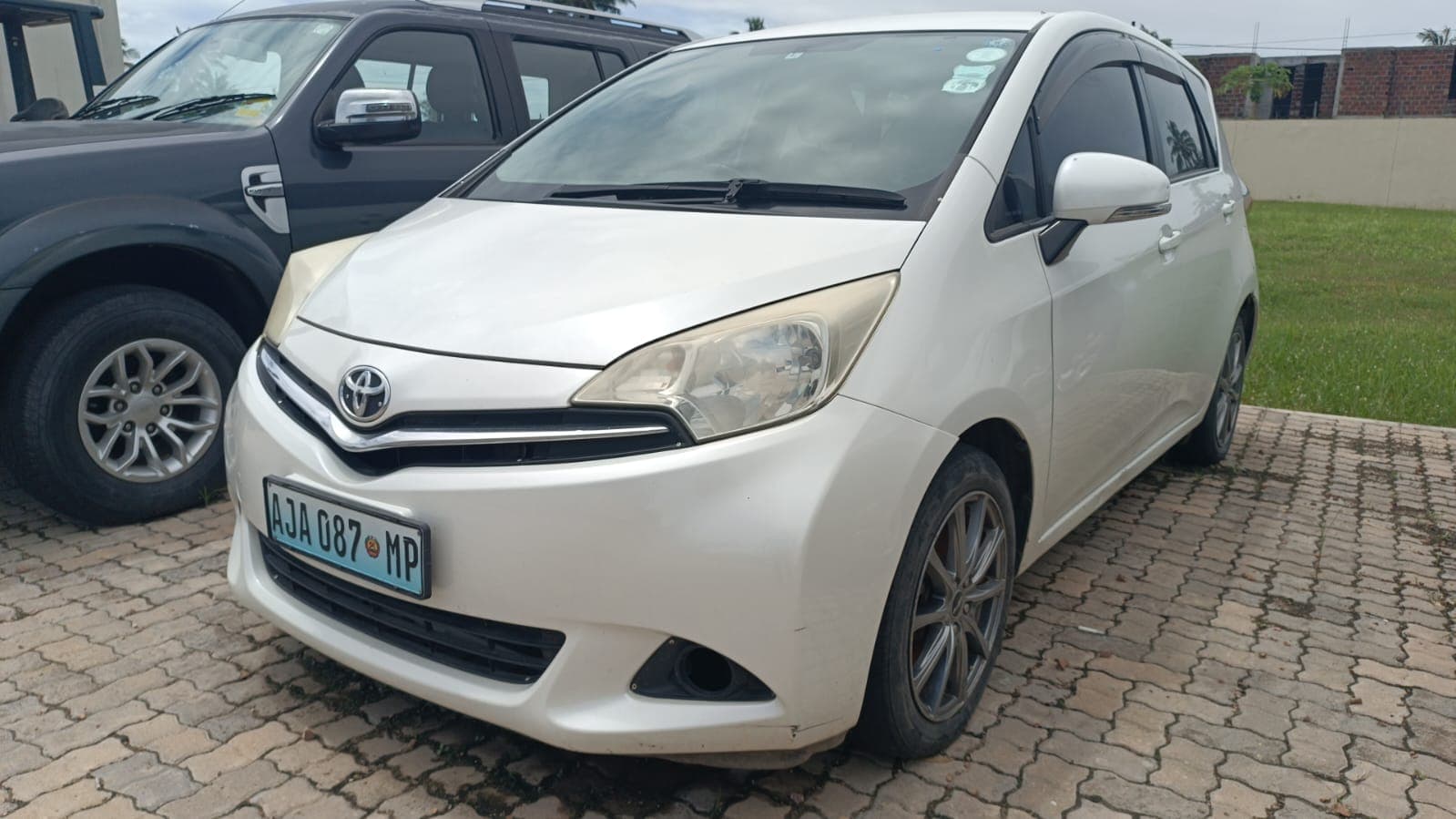 Toyota Ractis - 2012