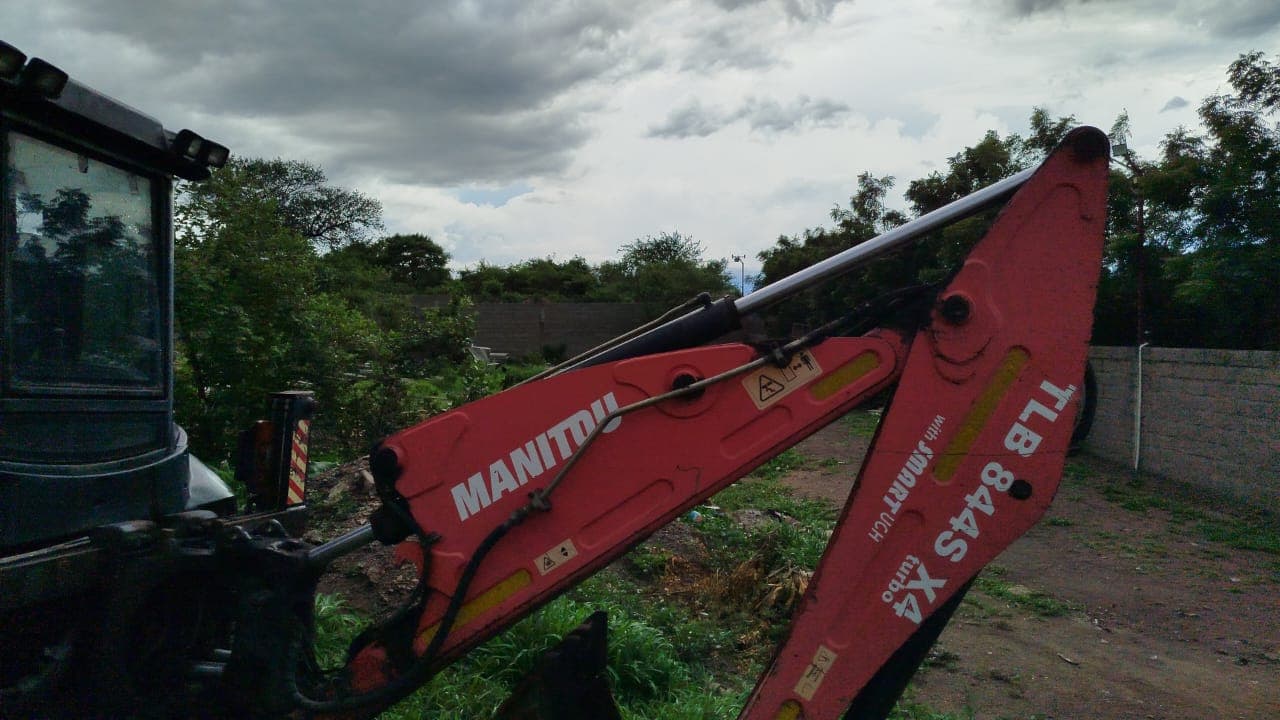 Retro-escavadeira Manitou TLB 844SM4